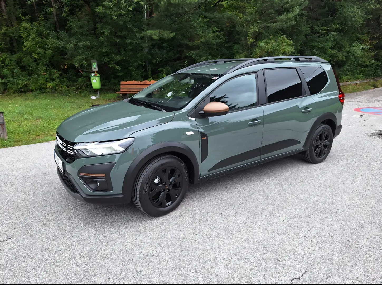 Dacia Jogger Extreme+ TCe 110 Grün - 2