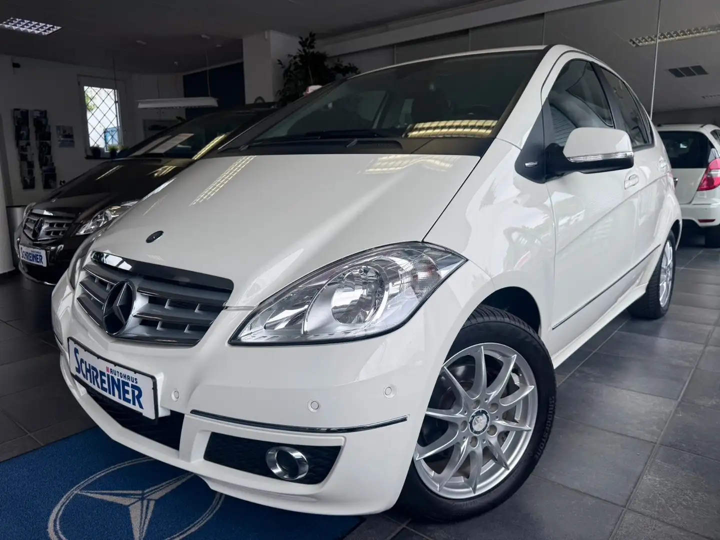 Mercedes-Benz A 160 Avantgarde*Automatik*AHK*Park-Assistent Weiß - 1