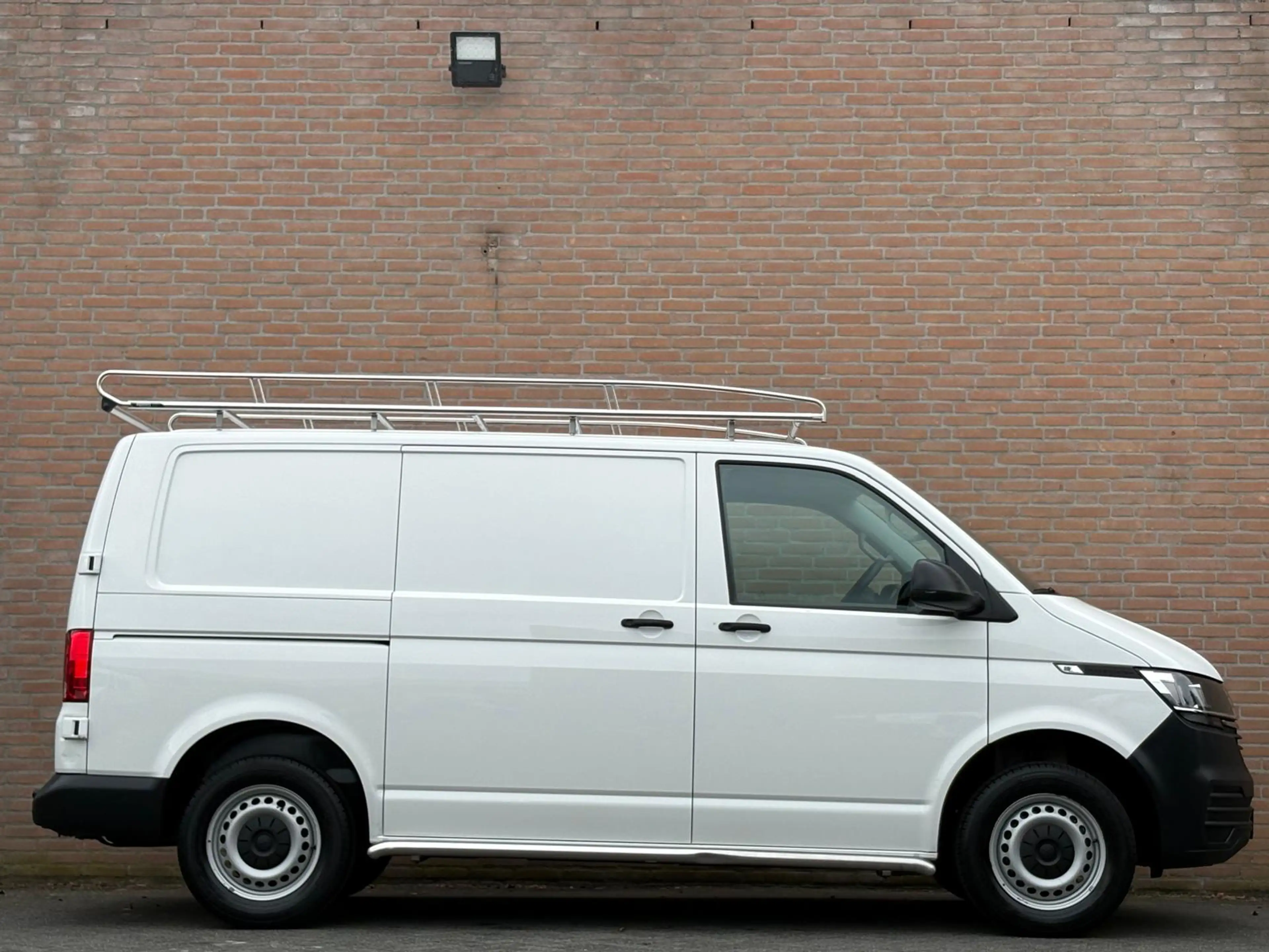 Volkswagen T6.1 Transporter 2.0TDI 110PK L1H1 Imperiaal / Trekhaak / Euro6 — photo 11