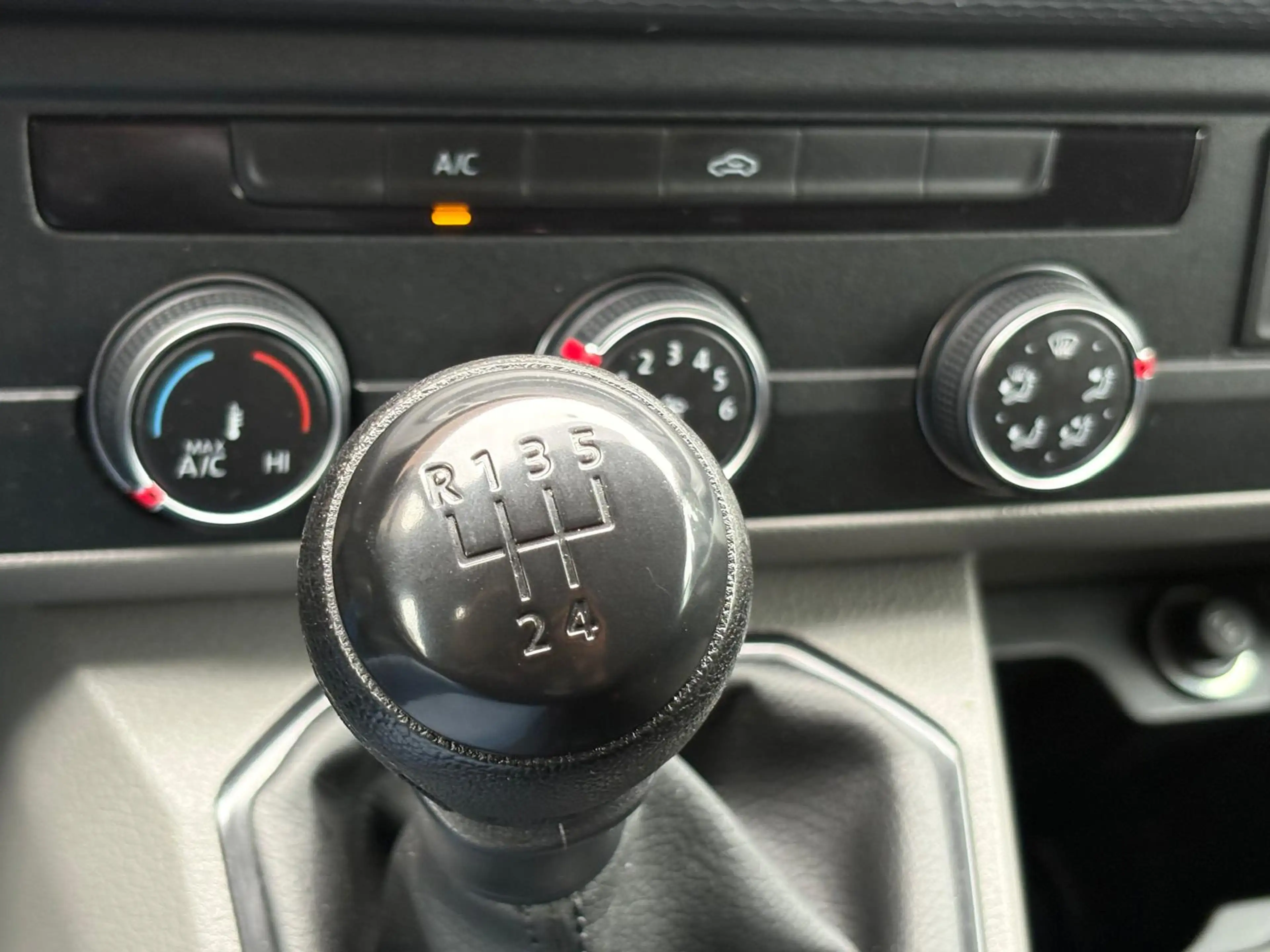 Volkswagen T6.1 Transporter 2.0TDI 110PK L1H1 Imperiaal / Trekhaak / Euro6 — photo 9