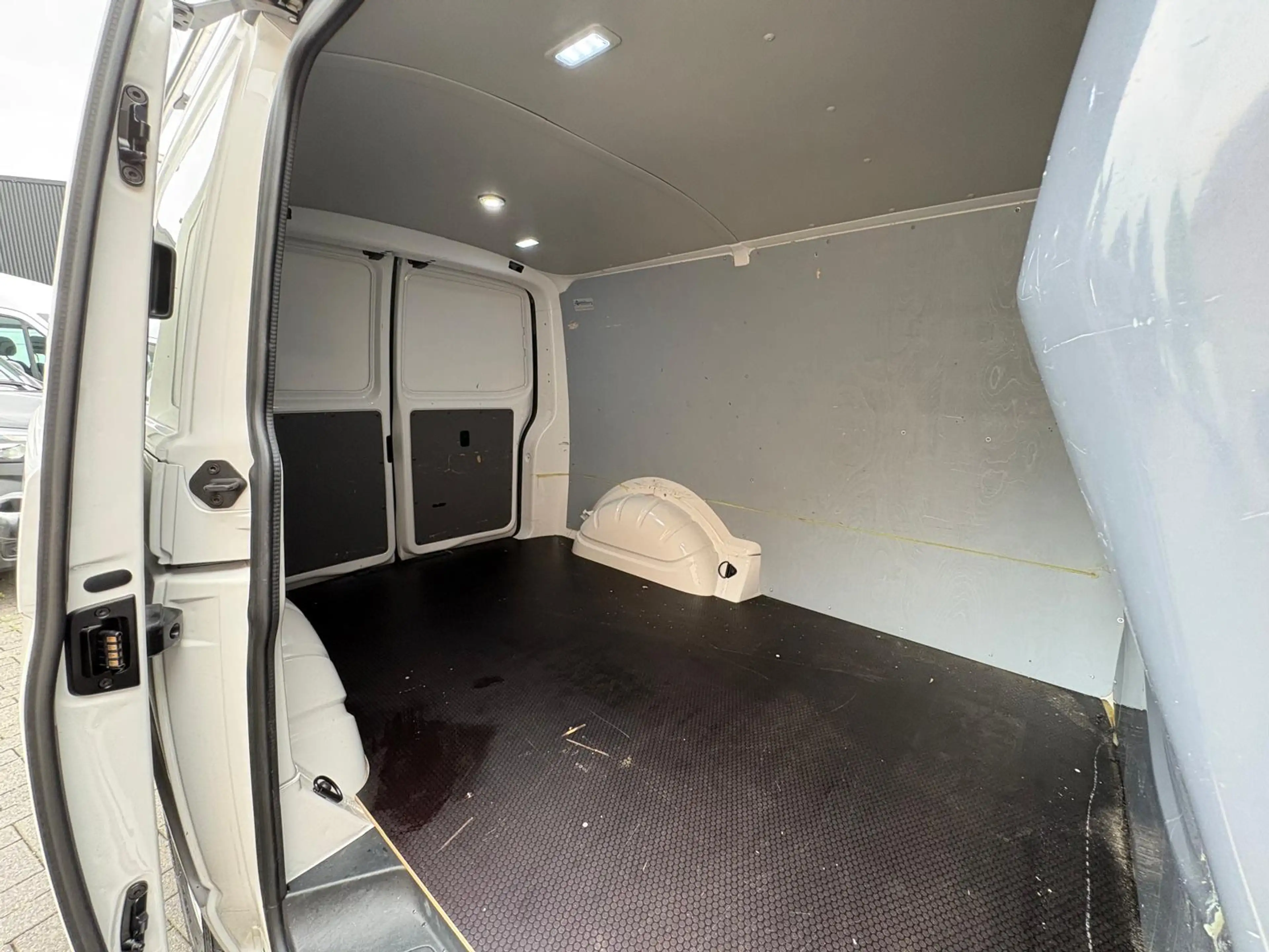 Volkswagen T6.1 Transporter 2.0TDI 110PK L1H1 Imperiaal / Trekhaak / Euro6 — photo 26