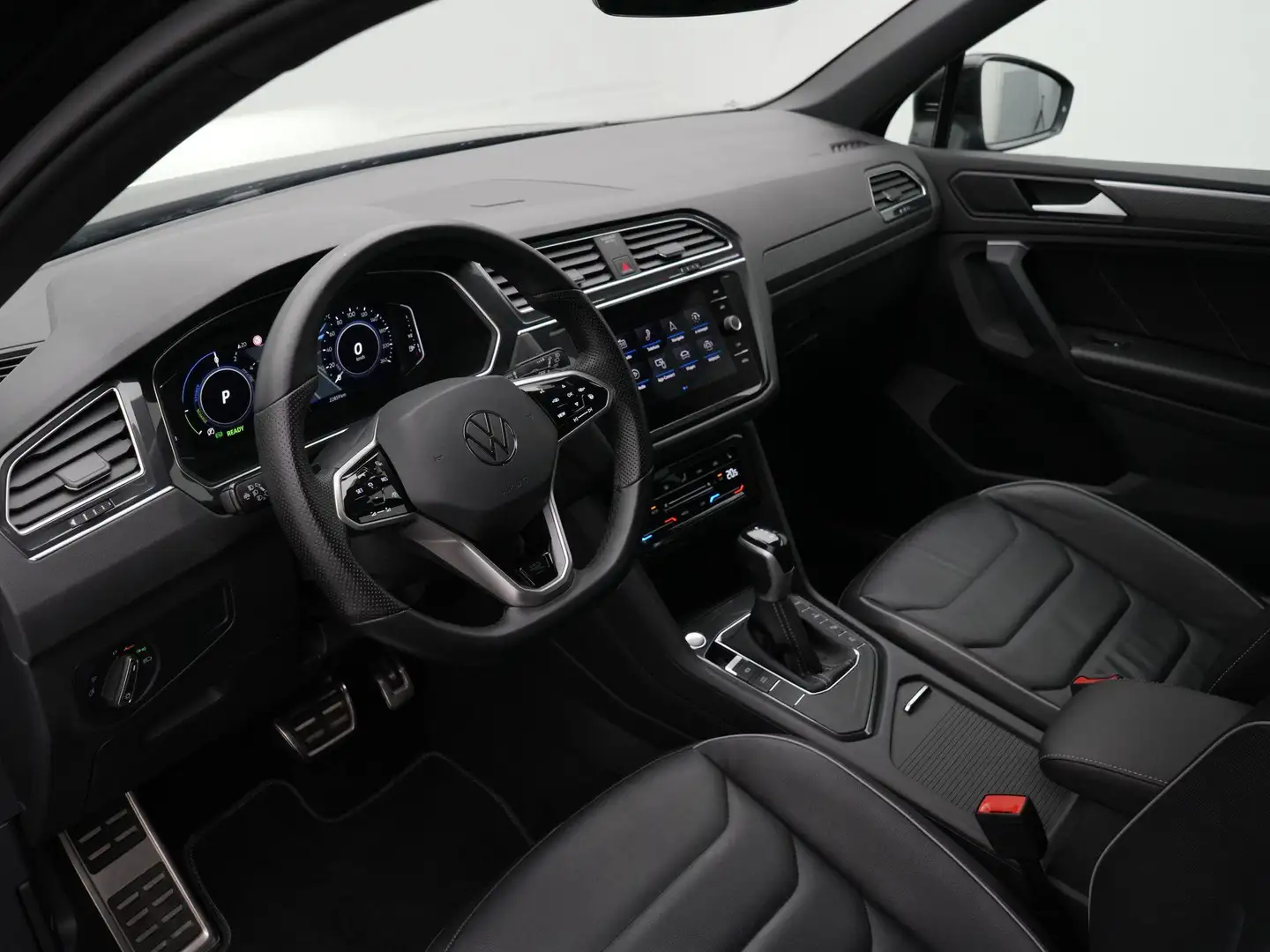 Volkswagen Tiguan 1.4 TSI eHybrid 245 pk DSG R-Line Business | Panor Zwart - 2