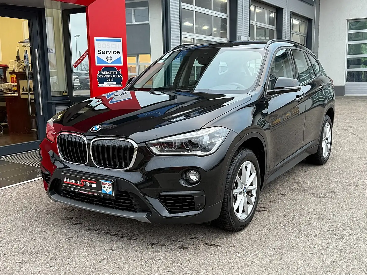 BMW X1 xDrive 20d Advantage Aut. Schwarz - 2