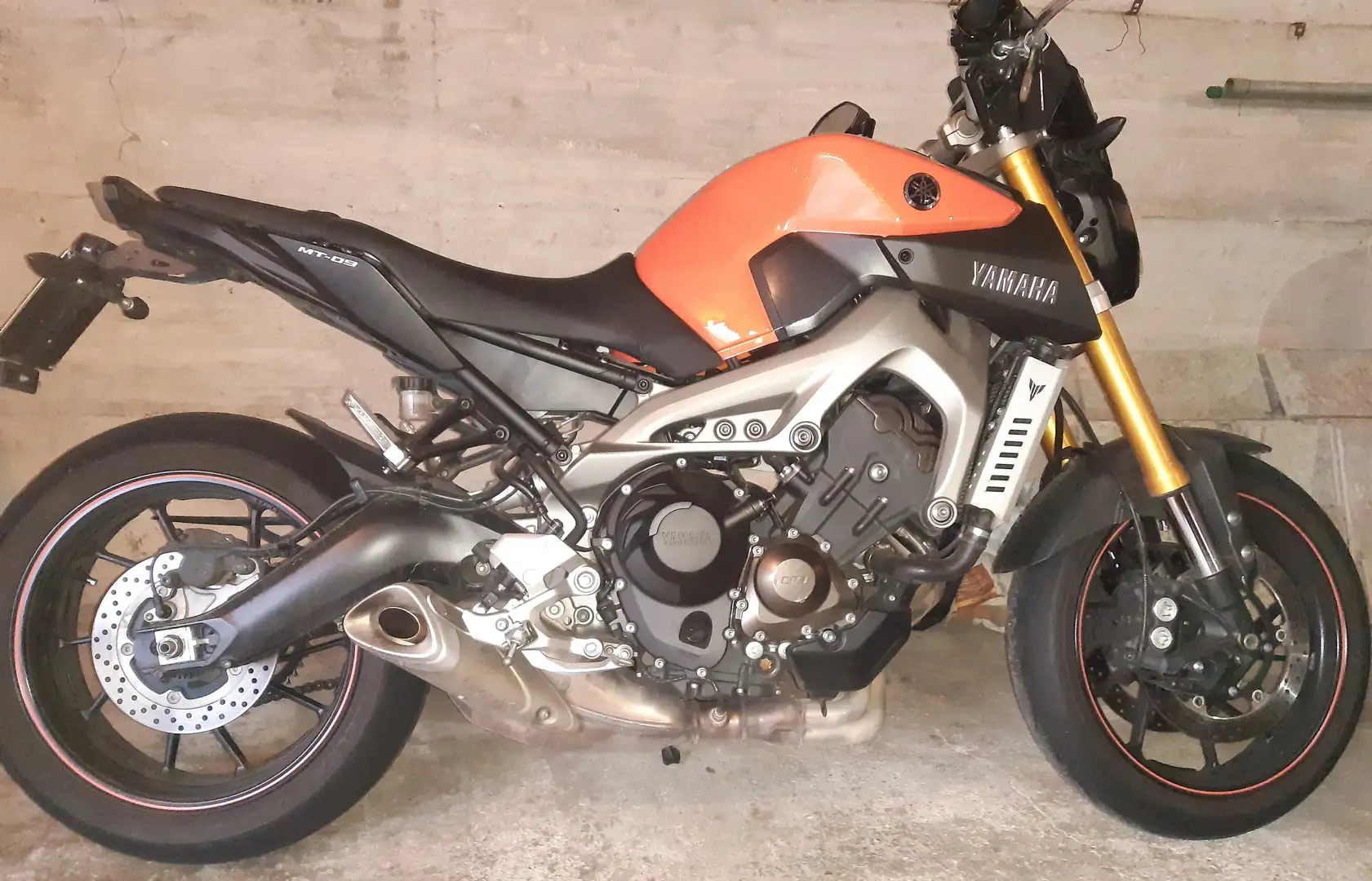 Yamaha MT-09 deep armor arancio Naranja - 2