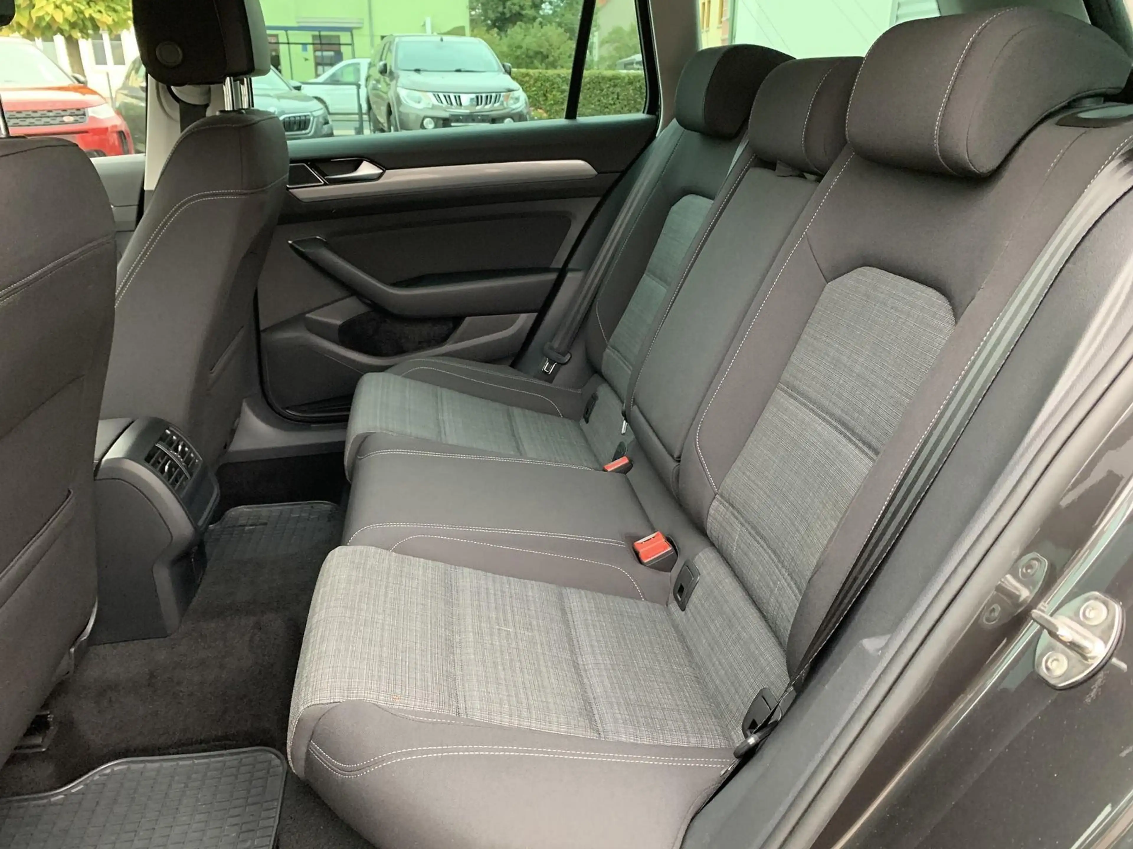 Volkswagen Passat Variant Busines 1.5 TSI NAVI+ACC+LED — photo 10