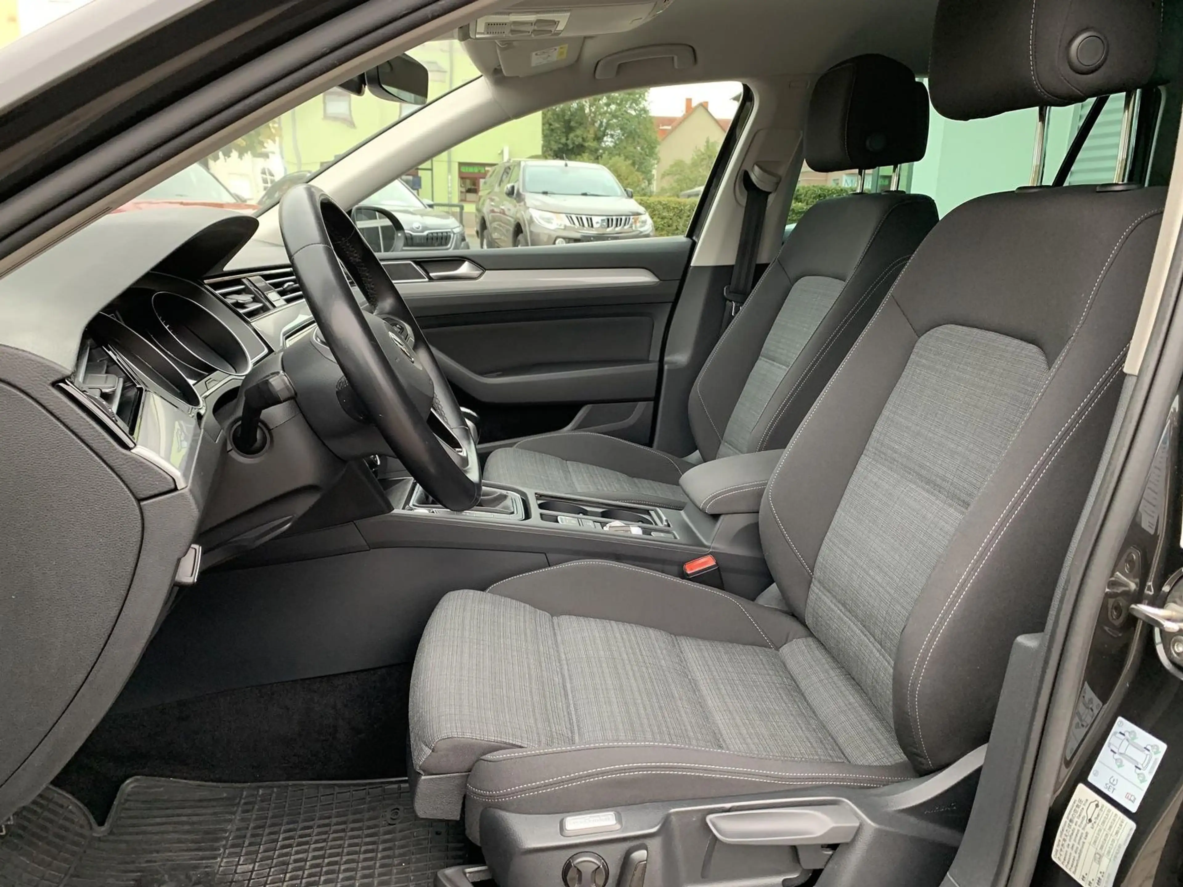 Volkswagen Passat Variant Busines 1.5 TSI NAVI+ACC+LED — photo 9