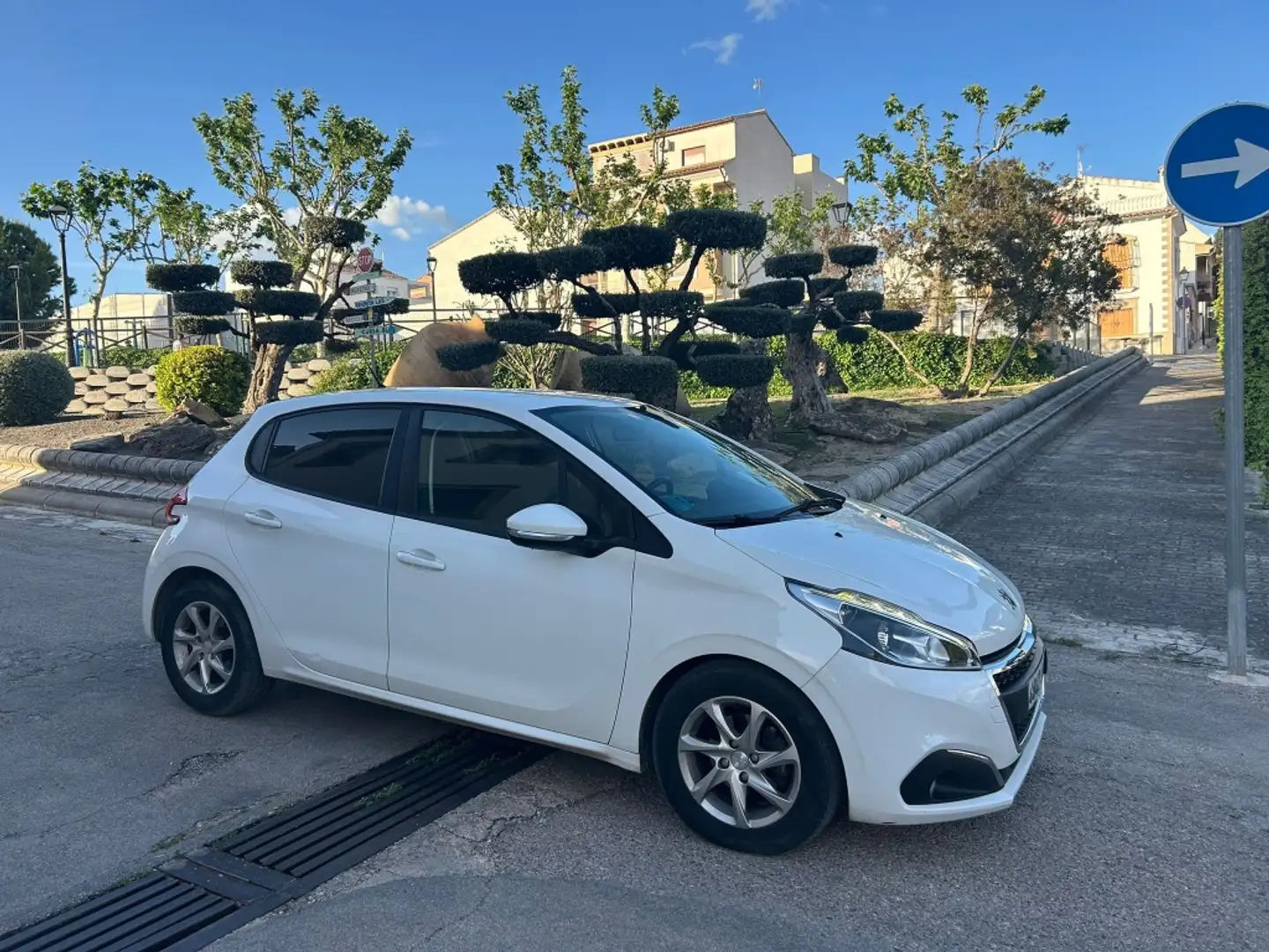 Peugeot 208 1.6 BlueHDi S&S Allure 100 Blanco - 2