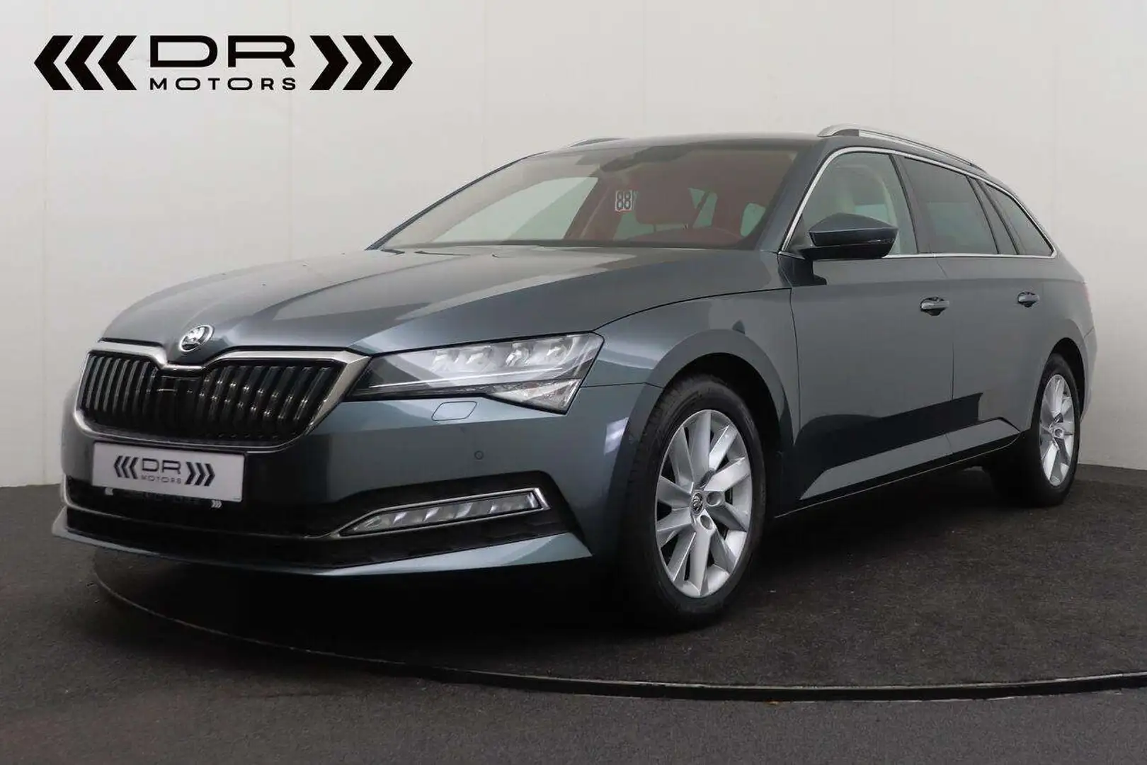 Skoda Superb COMBI 1.6CRTDI DSG - APPLE CARPLAY/ANDROID - L... Gris - 1