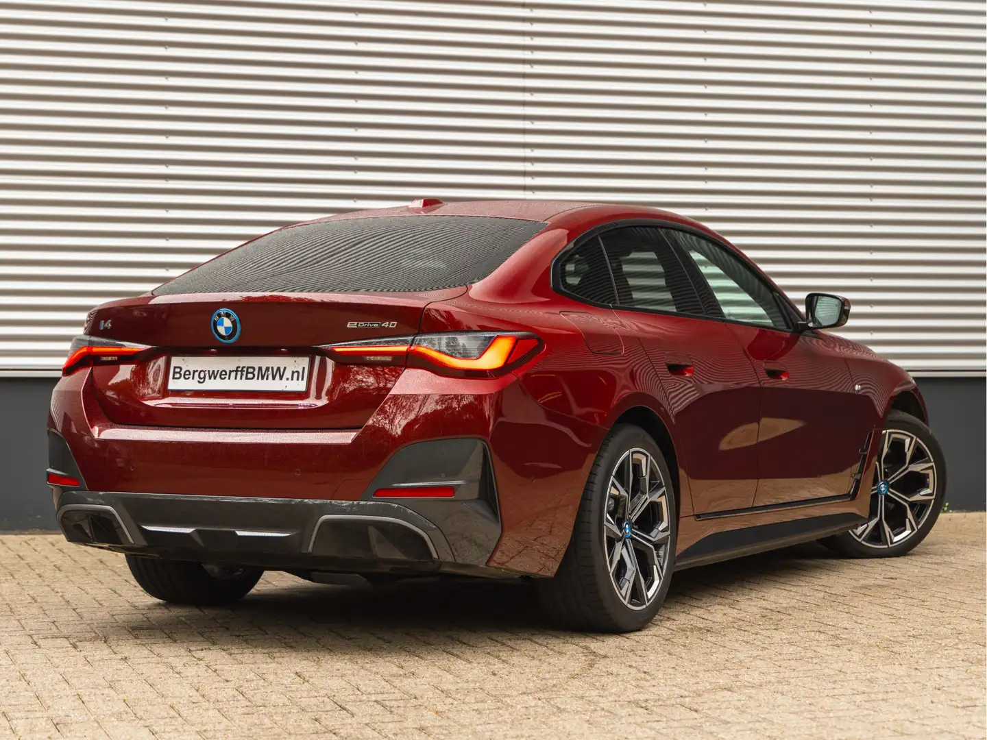 BMW i4 eDrive40 - M-Sport - Memoryzetel - Driving Ass Pro Rouge - 2