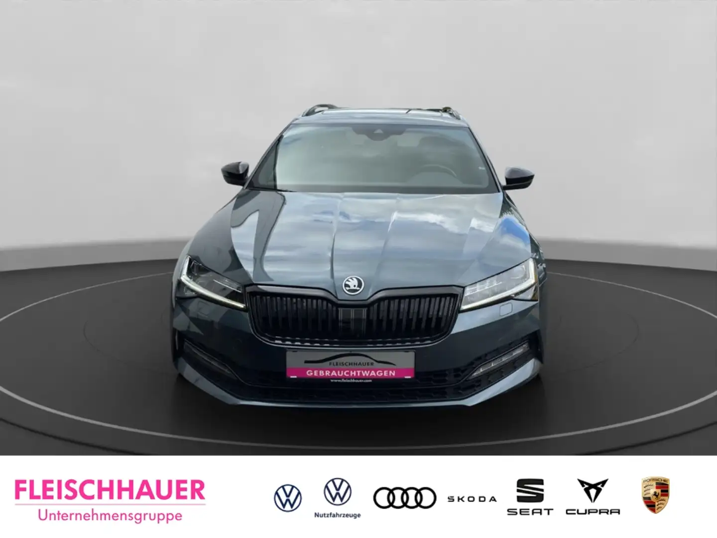 Skoda Superb 2,0TSI Combi SportLine 4x4 AHK+Pano+Navi+CarPlay+A Grau - 2