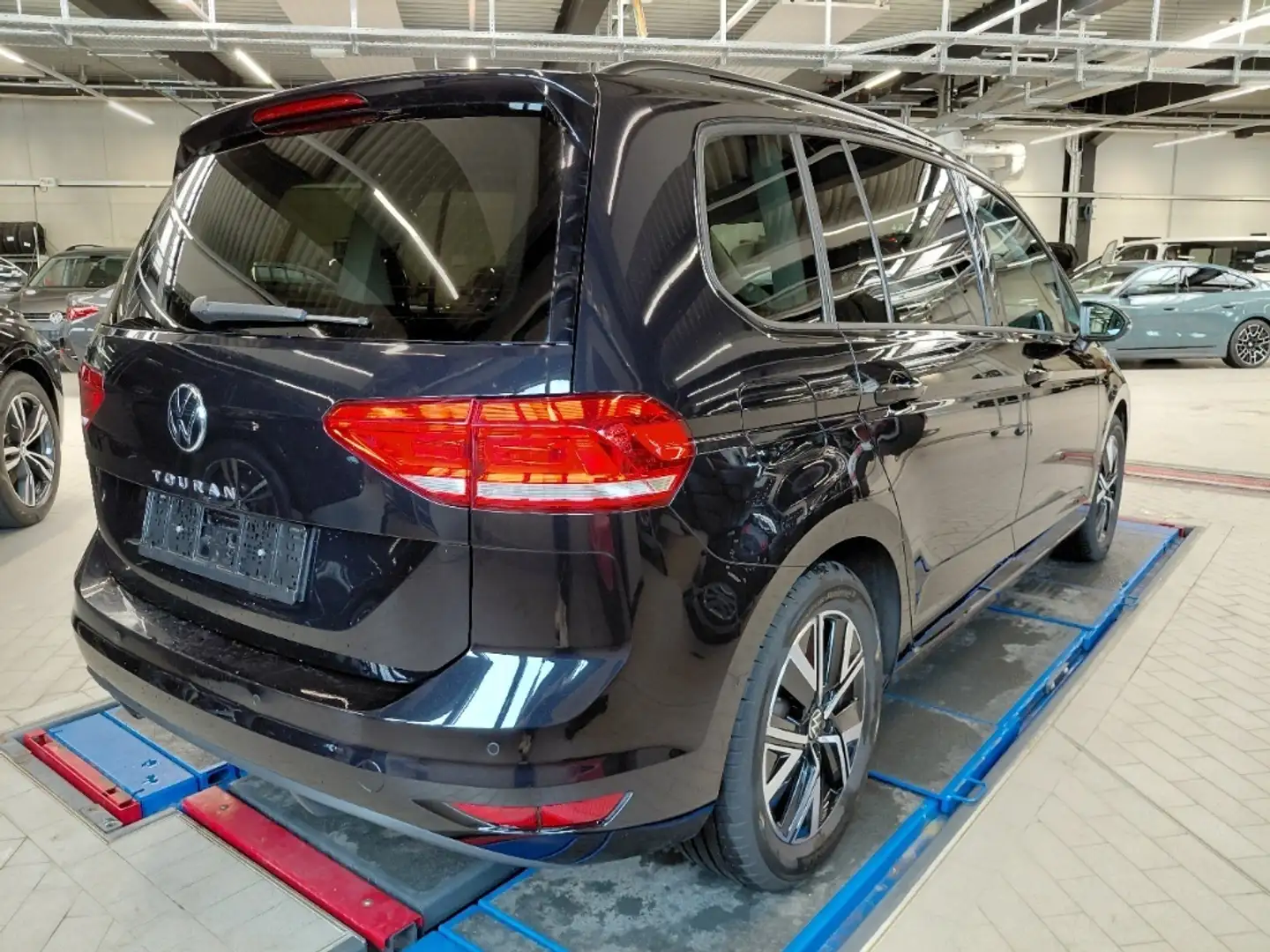 Volkswagen Touran 2,0 TDI 7-Sitzer ACC StdHzg. Kamera LED 8-fach DAB Noir - 2