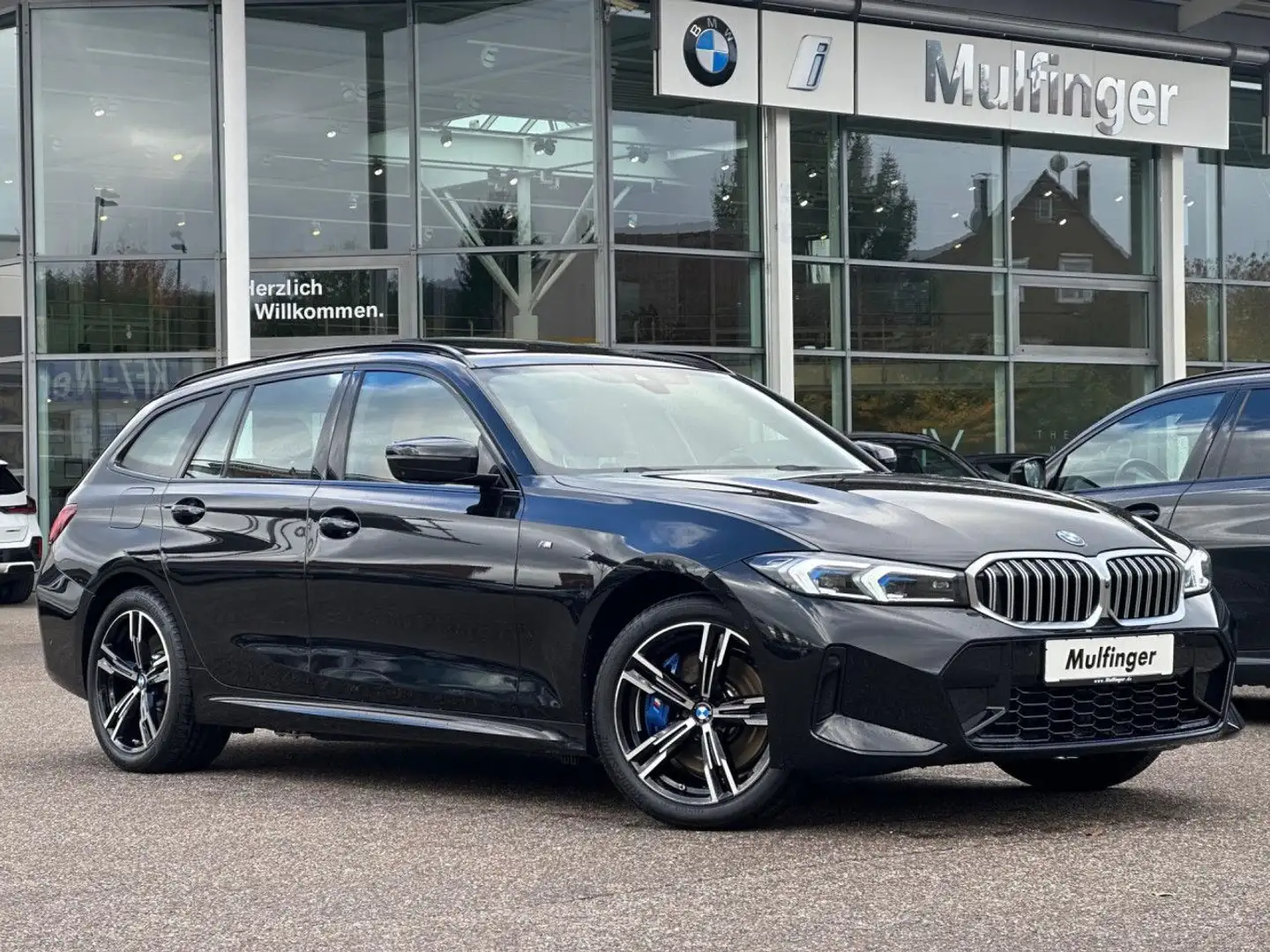 BMW 330 e T xDr.M Sport HUD PanoD.SuView. Ha/Ka.AHK LED Schwarz - 2