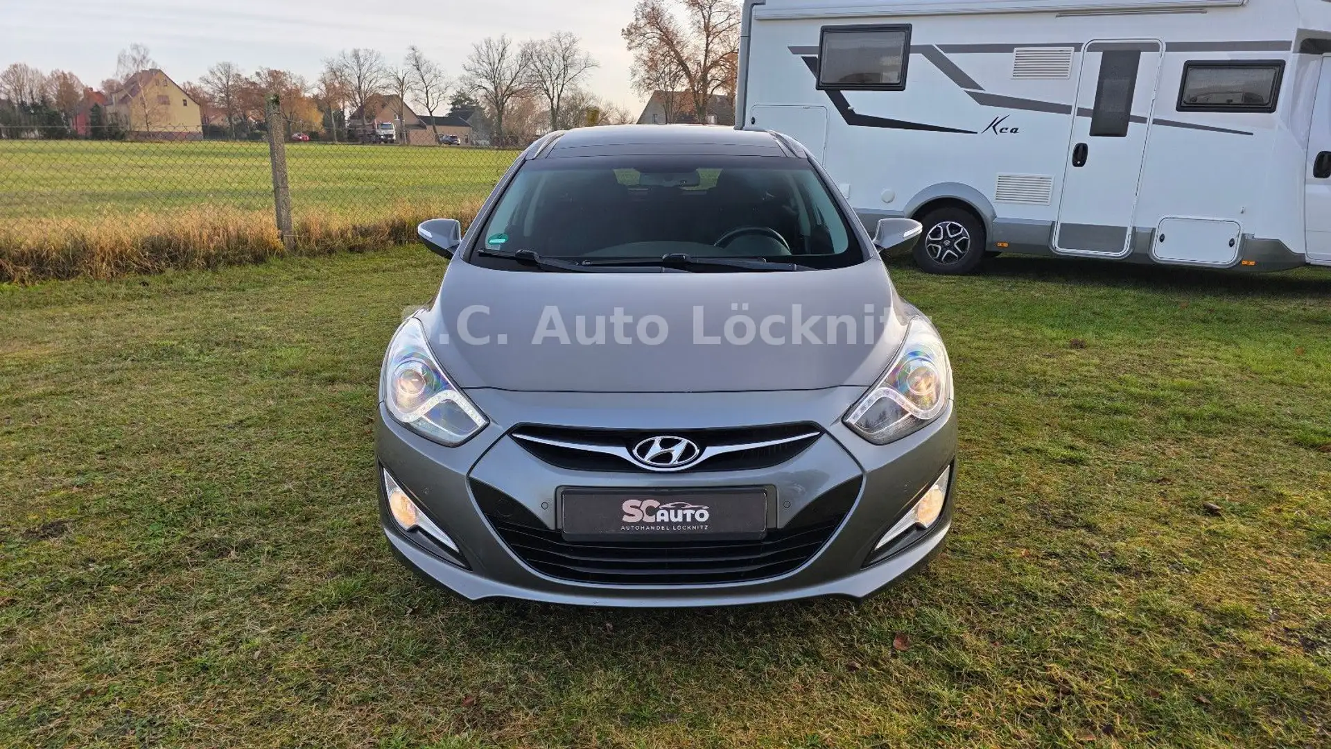 Hyundai i40 cw Style Automatik Panorama Kamera Navi Silber - 2