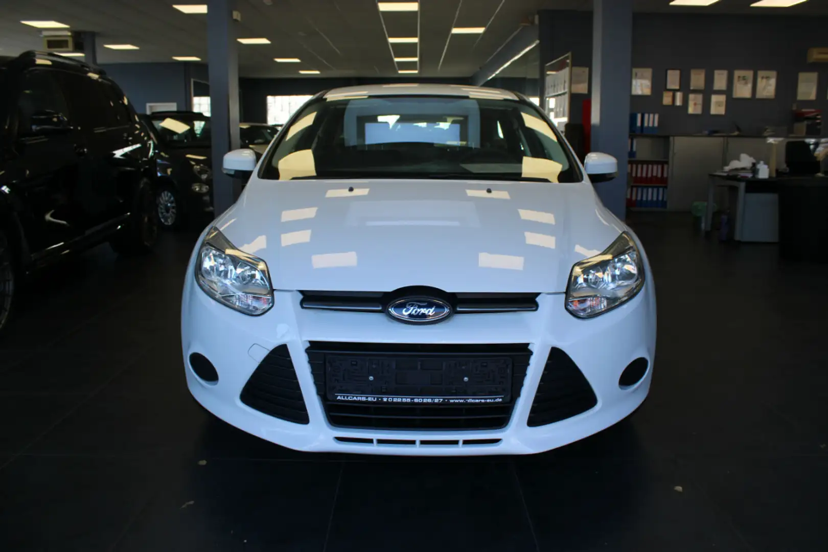 Ford Focus 1.0 EcoBoost Ambiente Blanco - 2