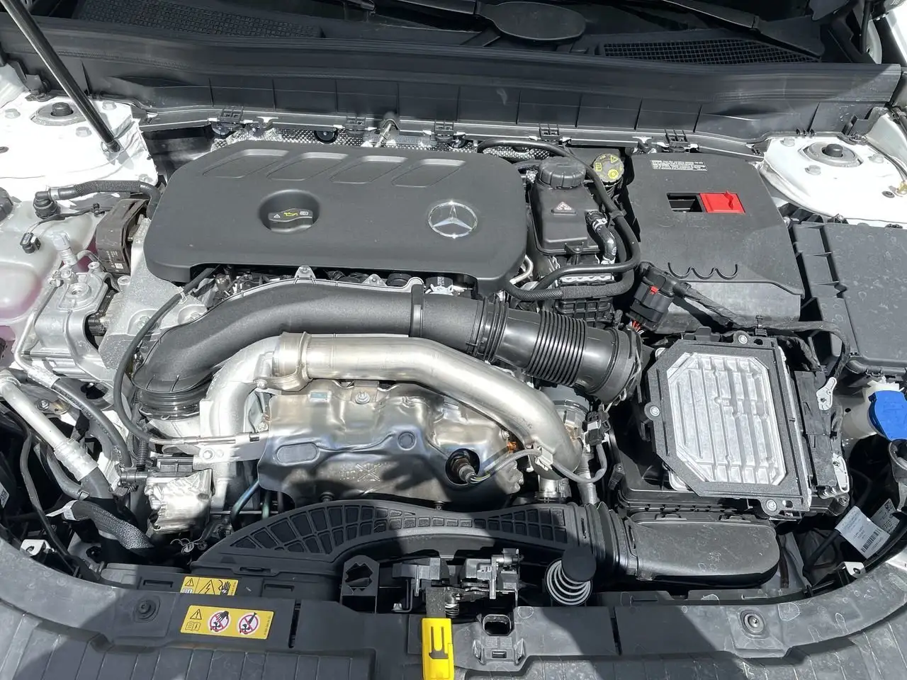 Mercedes-Benz GLB снимка Mercedes-Benz GLB
