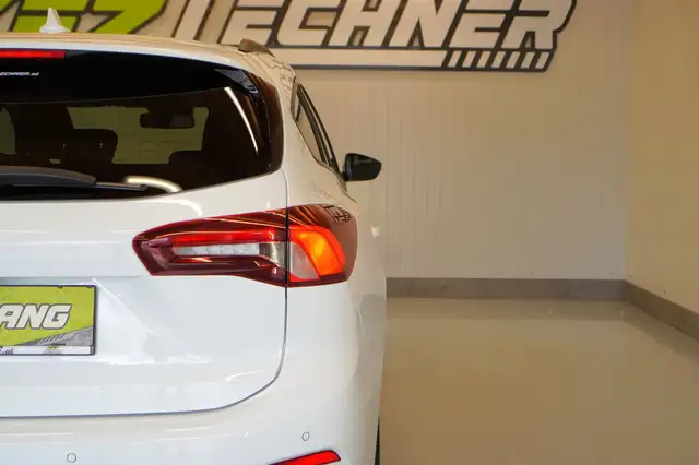 Ford Focus view 6