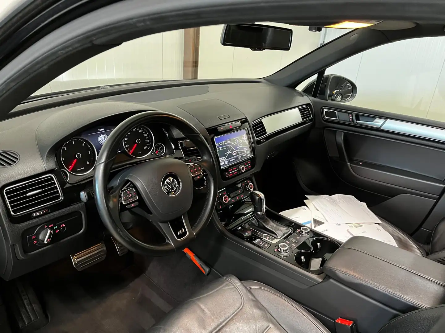 Volkswagen Touareg 3.0 TDI R-line LED/LEDER/MEMORY/NAP/LUCHT/PANO/20" Negro - 2