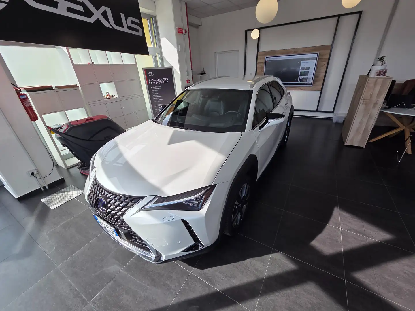 Lexus UX 200 UX 2019 250h 2.0 Luxury 4wd cvt my20 Blanco - 2