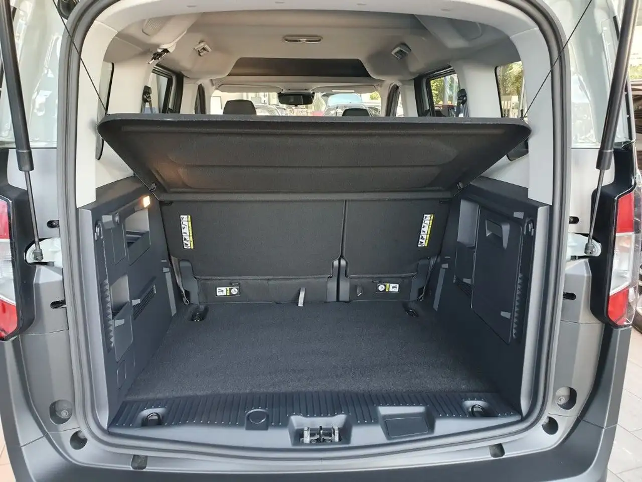 Ford Tourneo Courier 1.0 EcoBoost ACTIVE (V769) 6