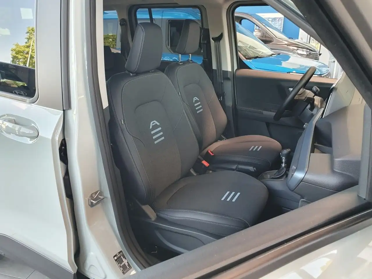 Ford Tourneo Courier 1.0 EcoBoost ACTIVE (V769) 7