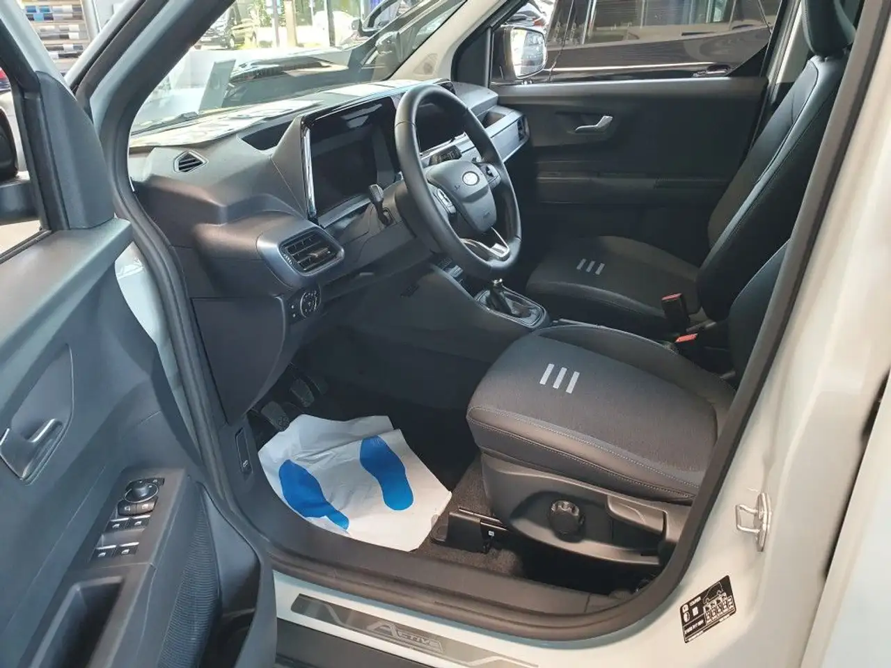 Ford Tourneo Courier 1.0 EcoBoost ACTIVE (V769) 4