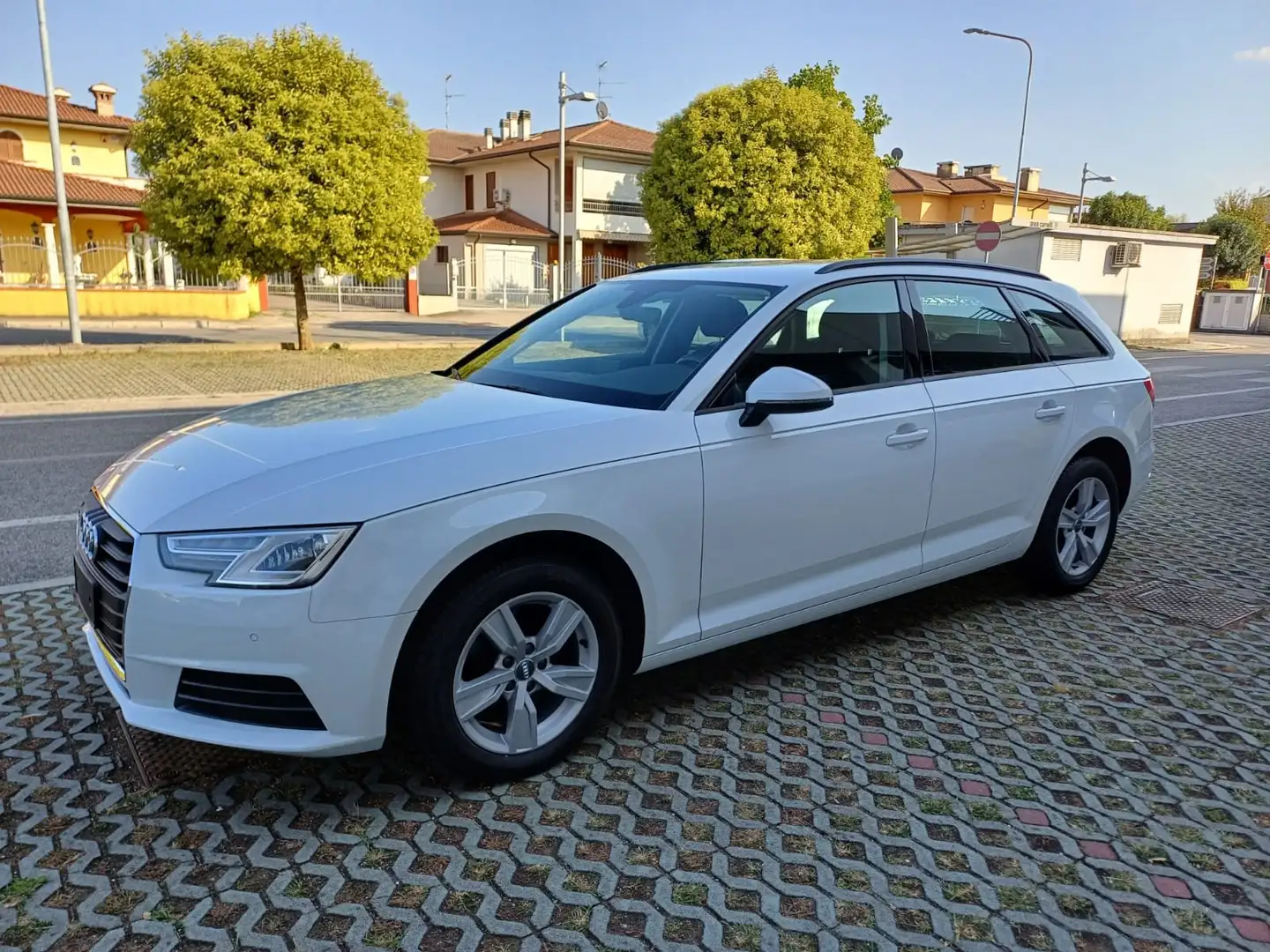 Audi A4 A4 Avant 2.0 TDI 150 cv Business S-Tronic Bianco - 1
