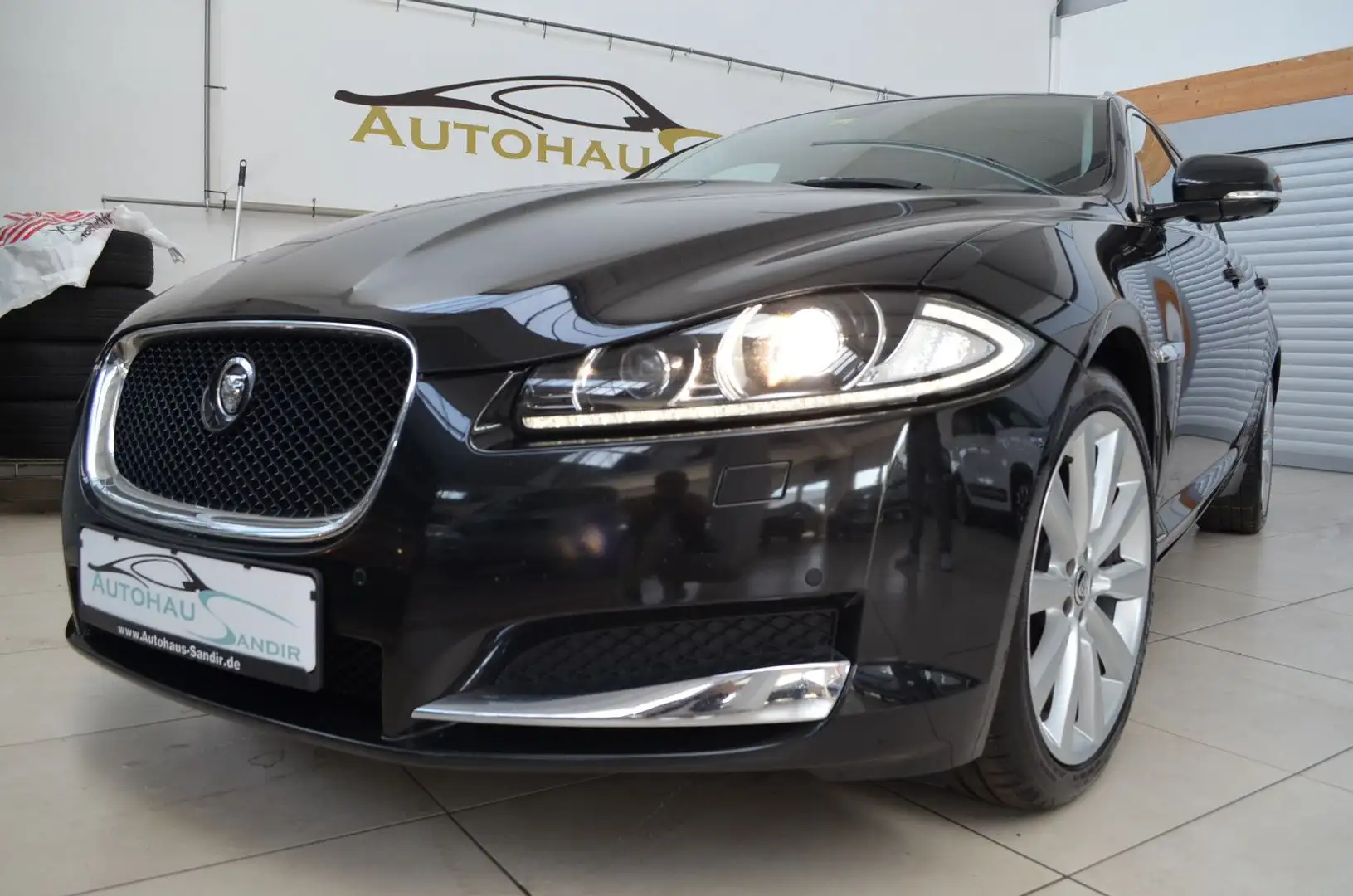 Jaguar XF Sportbrake 3.0 V6  S ~ Leder~Navi~Xenon~GSD Fekete - 2