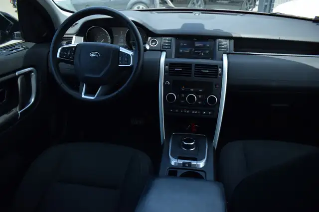 Land Rover Discovery Sport view 2