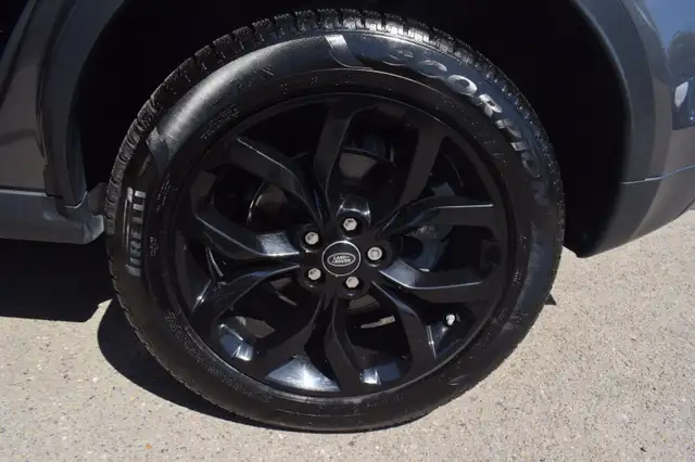 Land Rover Discovery Sport view 9