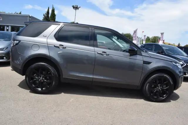 Land Rover Discovery Sport view 4