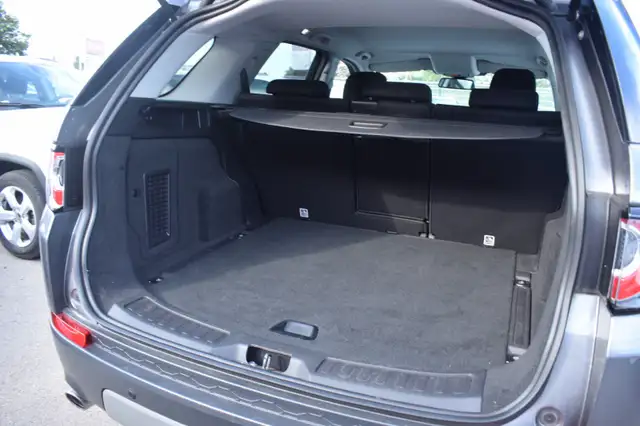 Land Rover Discovery Sport view 7