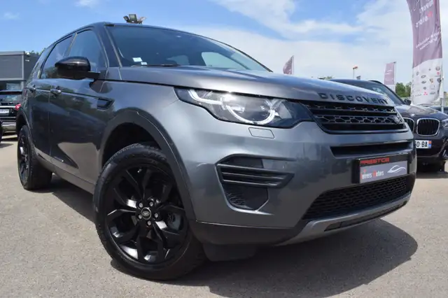 Land Rover Discovery Sport view 17