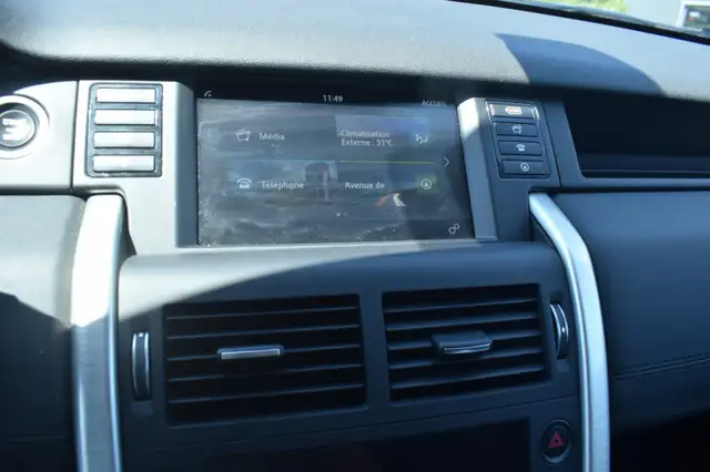Land Rover Discovery Sport view 14