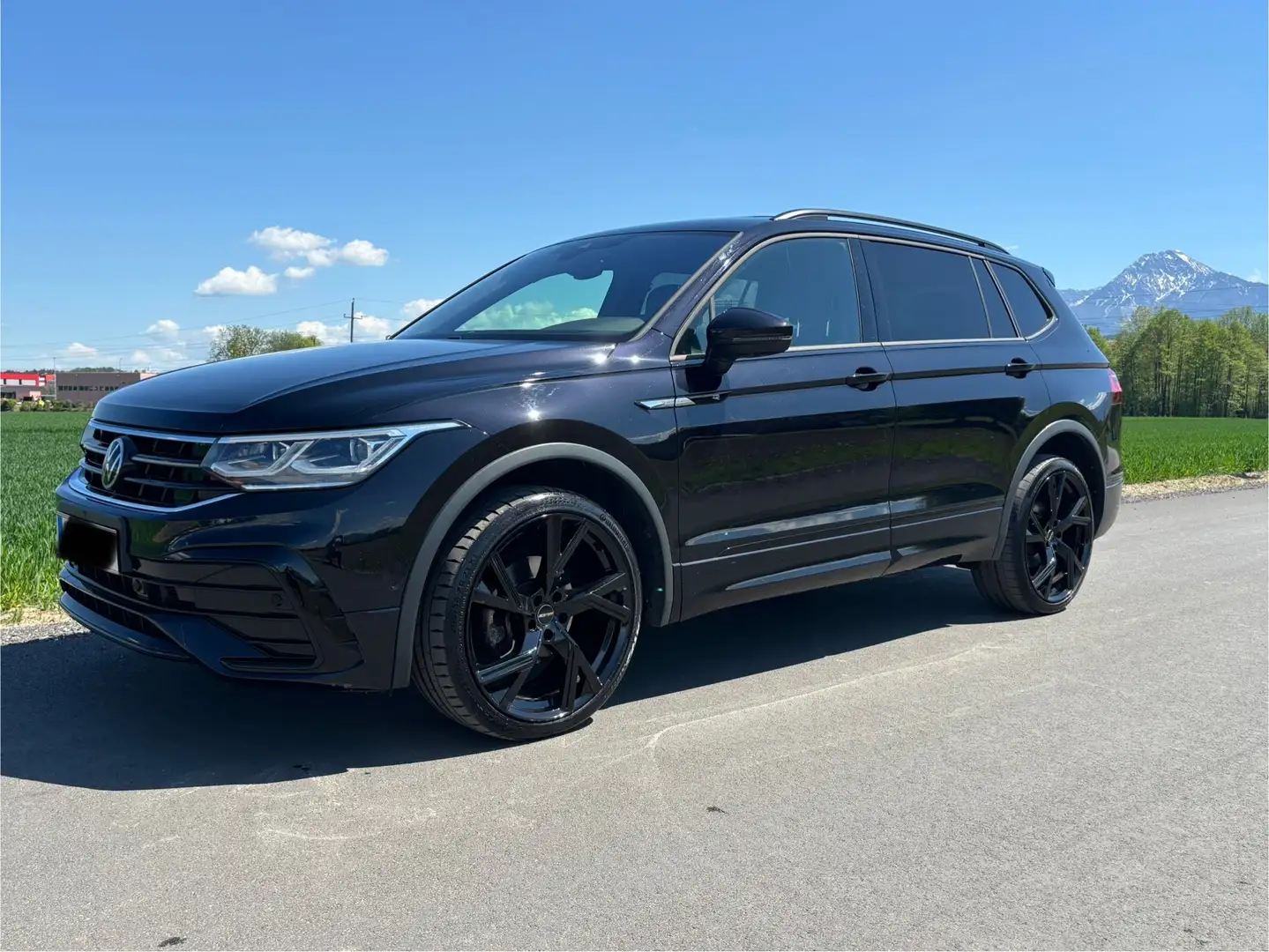 Volkswagen Tiguan Allspace 2,0 TDI SCR DSG 4Motion R-Line Schwarz - 1