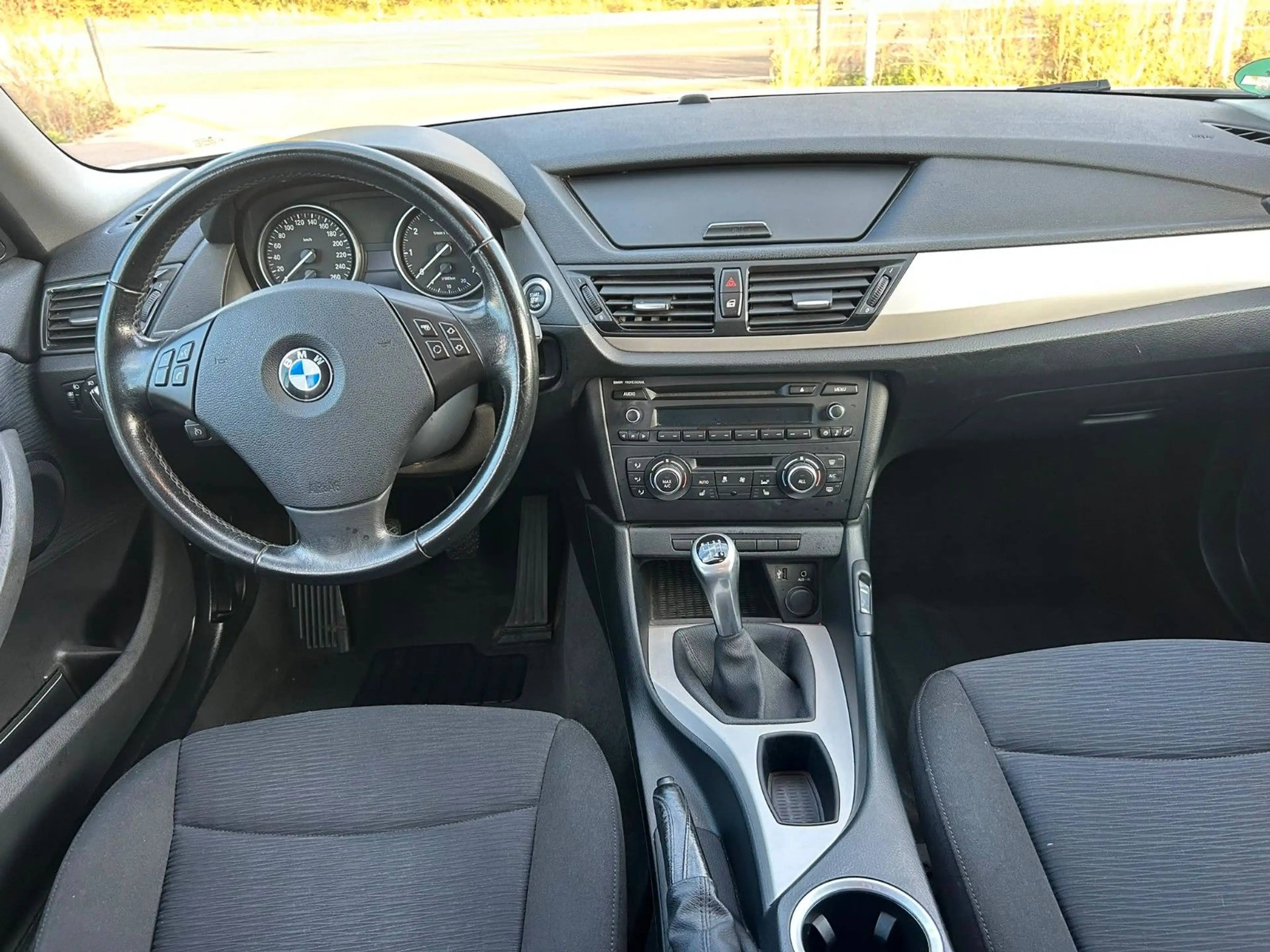 BMW X1 sDrive 18i PDC+SHZ+TEMP+8-fach — photo 13