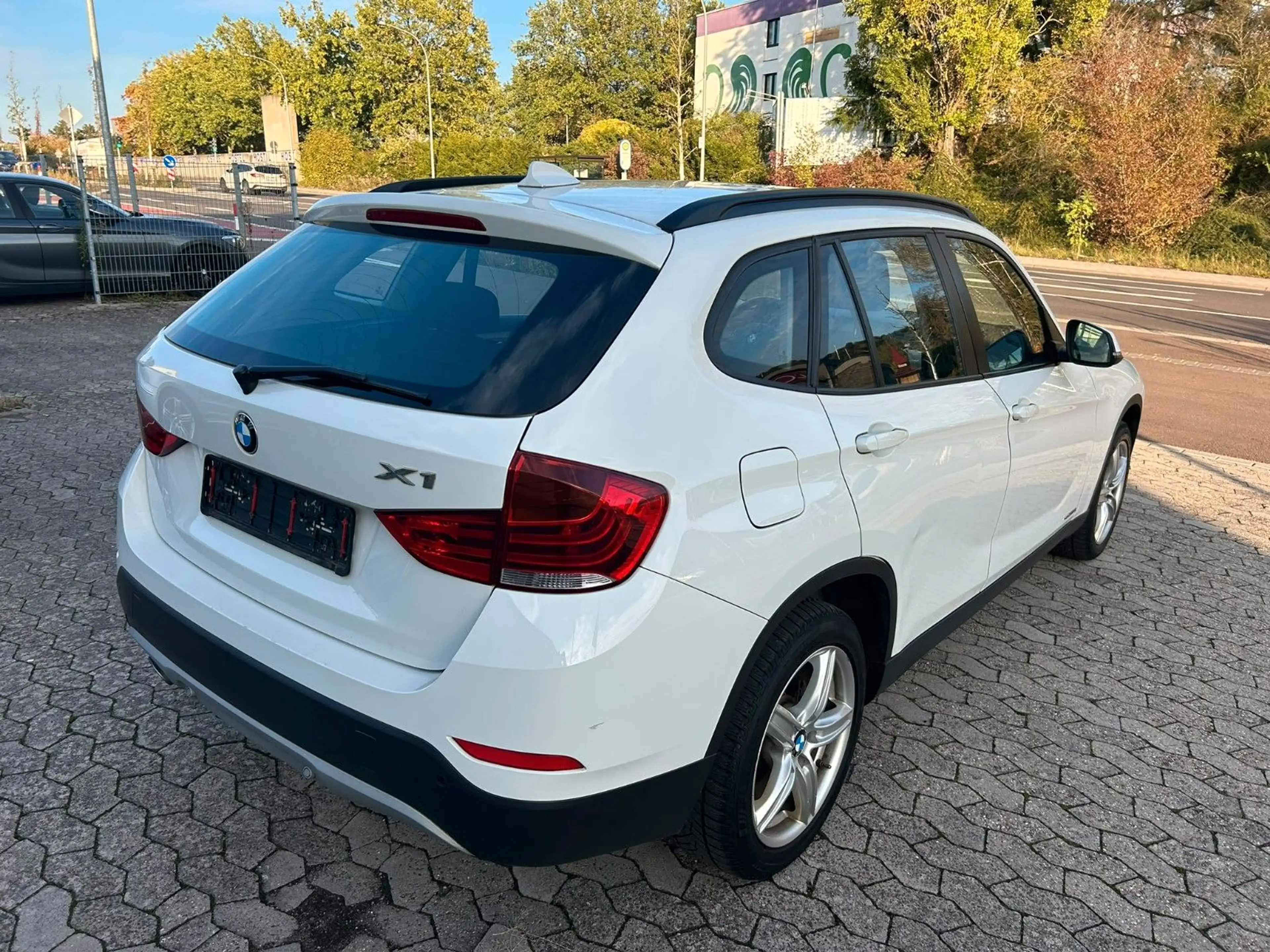 BMW X1 sDrive 18i PDC+SHZ+TEMP+8-fach — photo 5