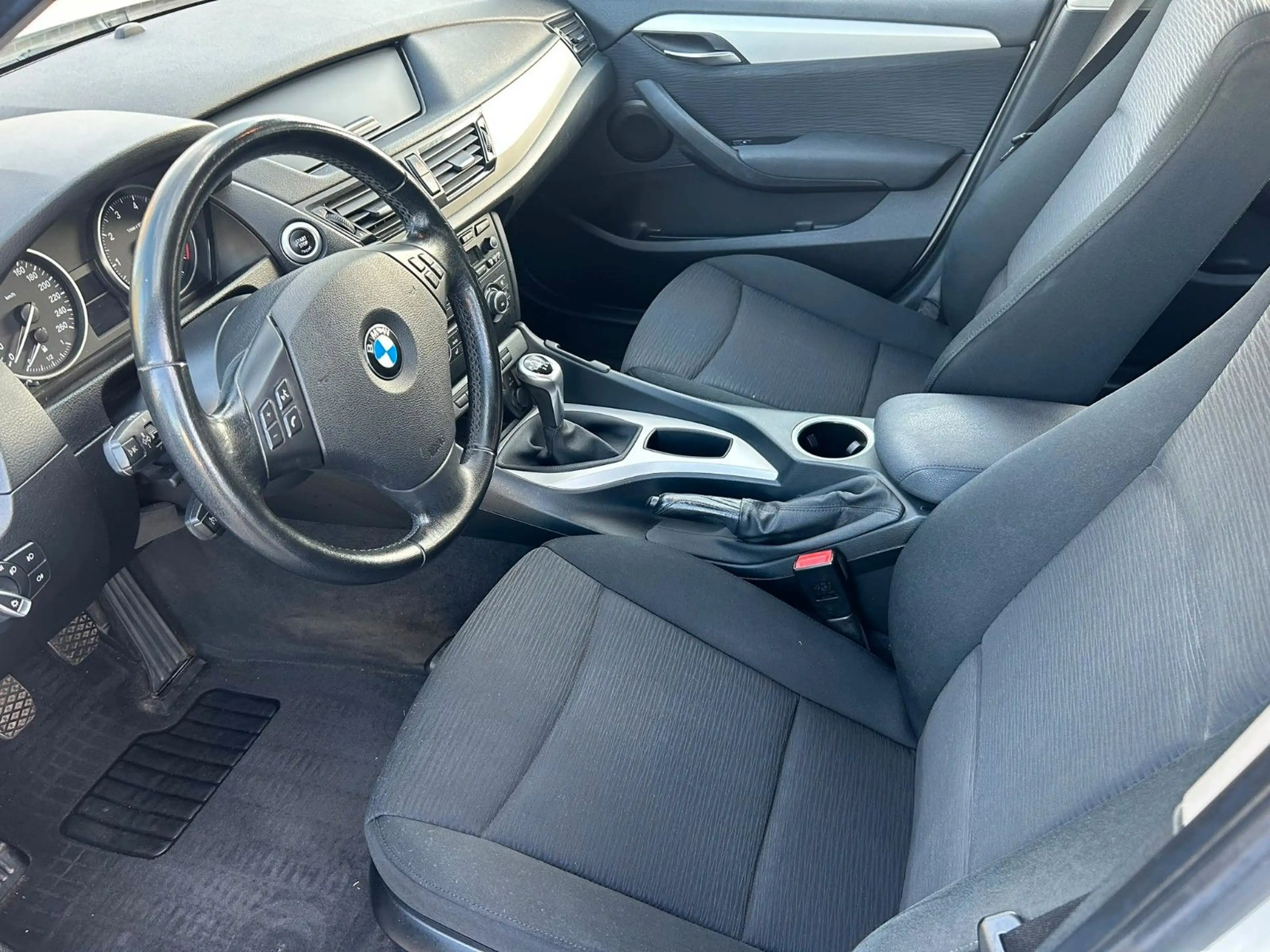 BMW X1 sDrive 18i PDC+SHZ+TEMP+8-fach — photo 9