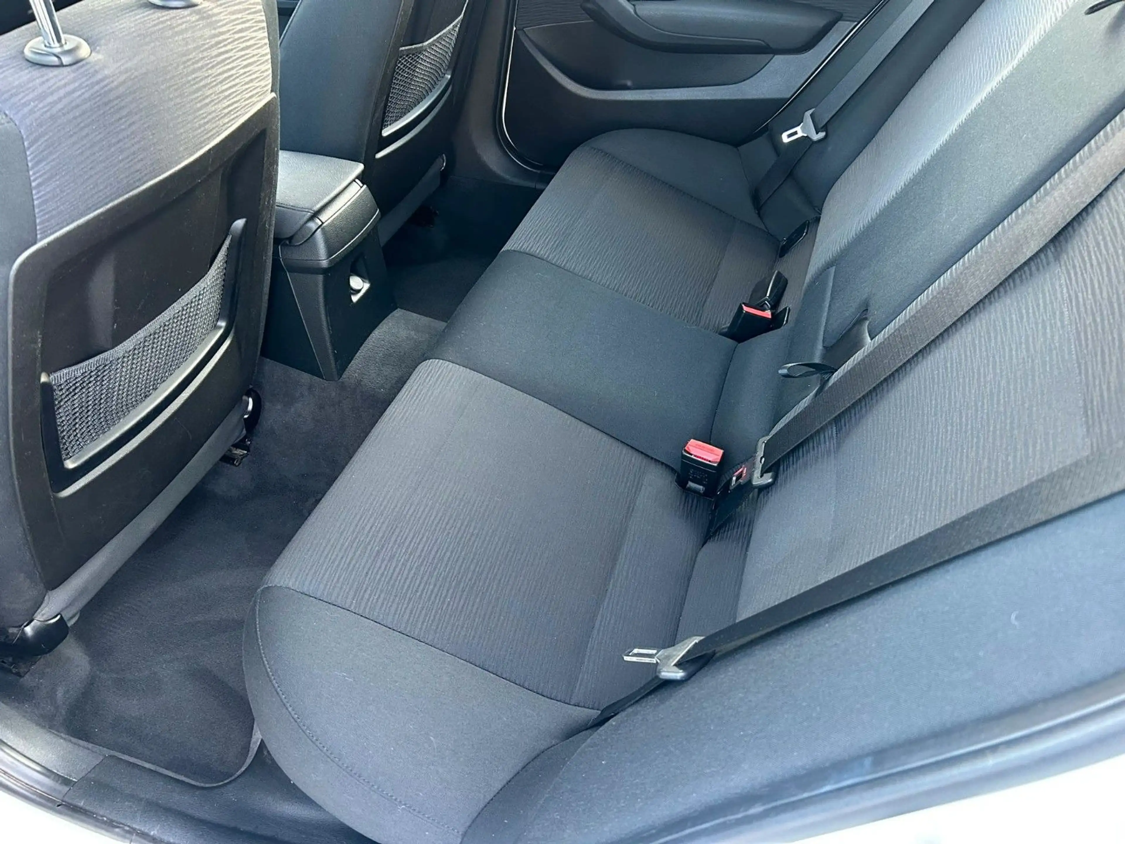 BMW X1 sDrive 18i PDC+SHZ+TEMP+8-fach — photo 12