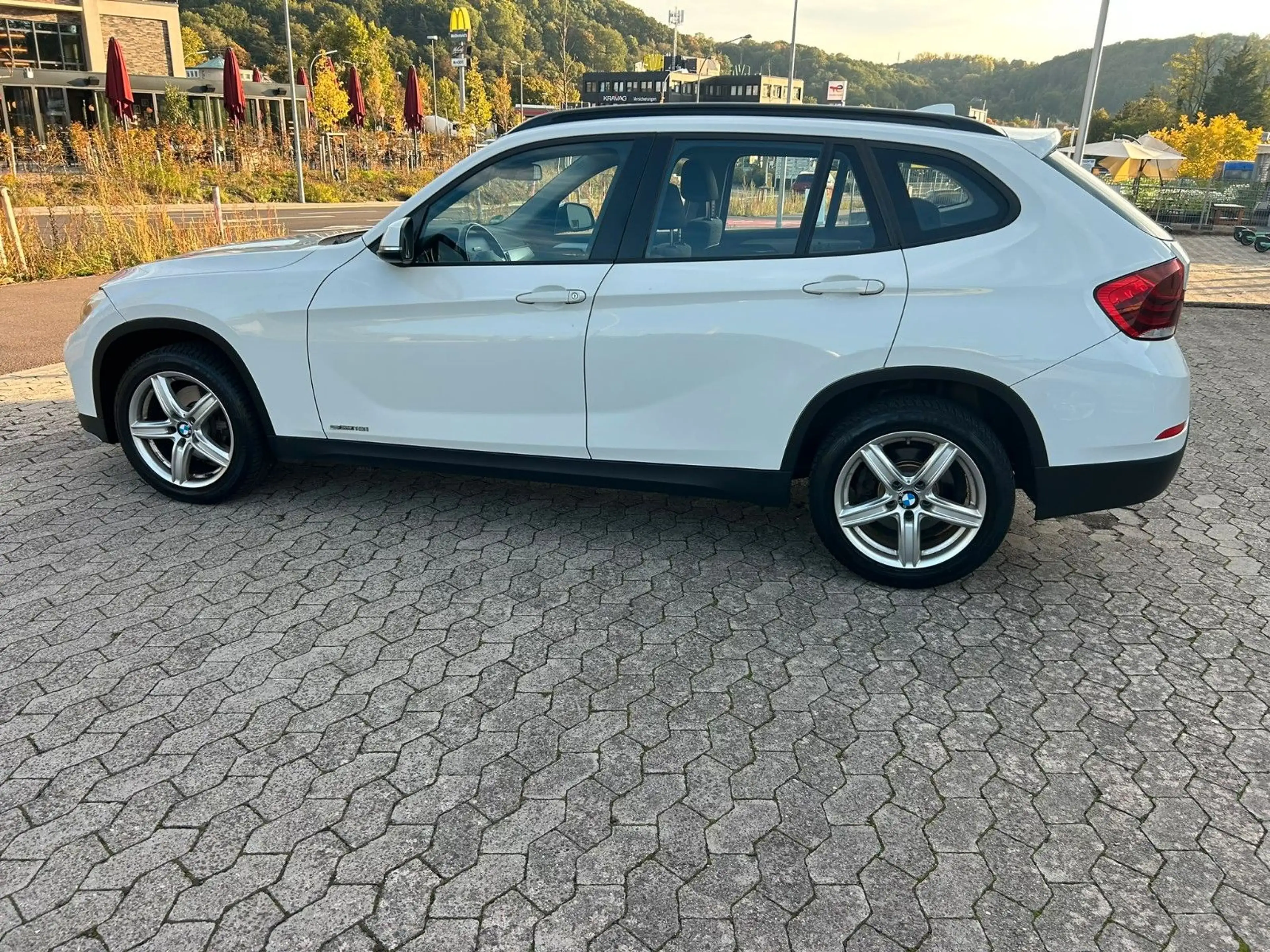 BMW X1 sDrive 18i PDC+SHZ+TEMP+8-fach — photo 8