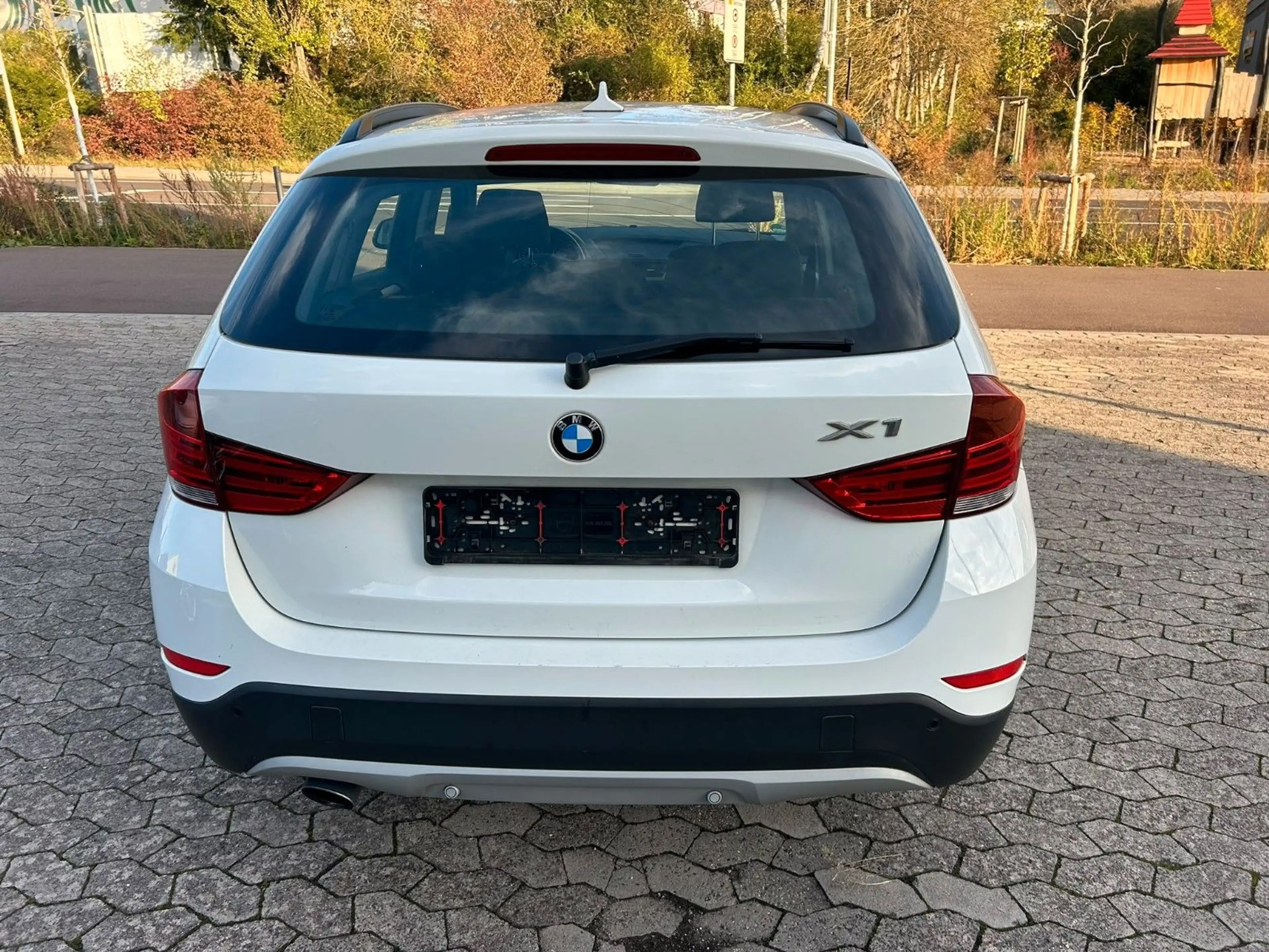 BMW X1 sDrive 18i PDC+SHZ+TEMP+8-fach — photo 6
