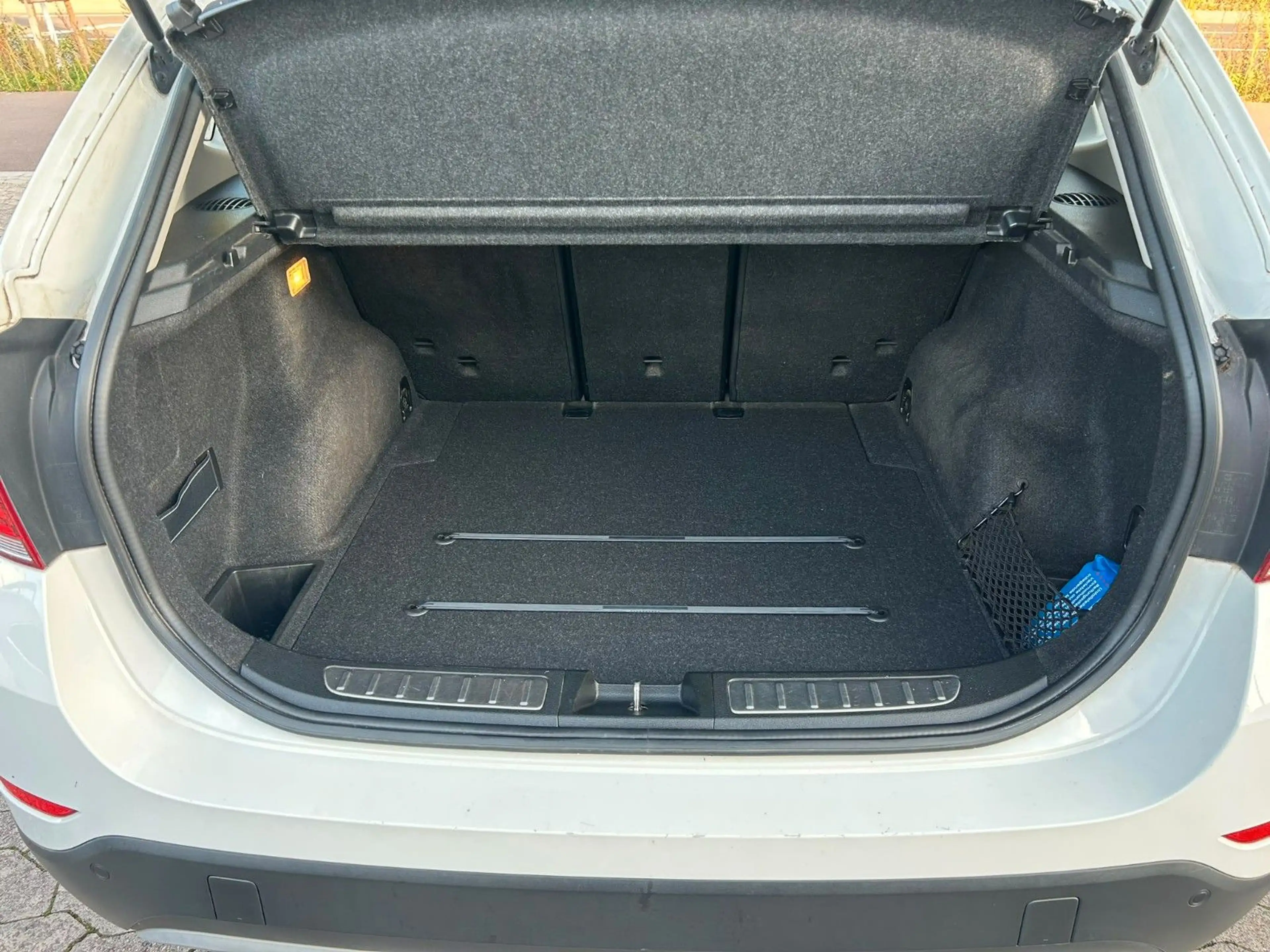 BMW X1 sDrive 18i PDC+SHZ+TEMP+8-fach — photo 14