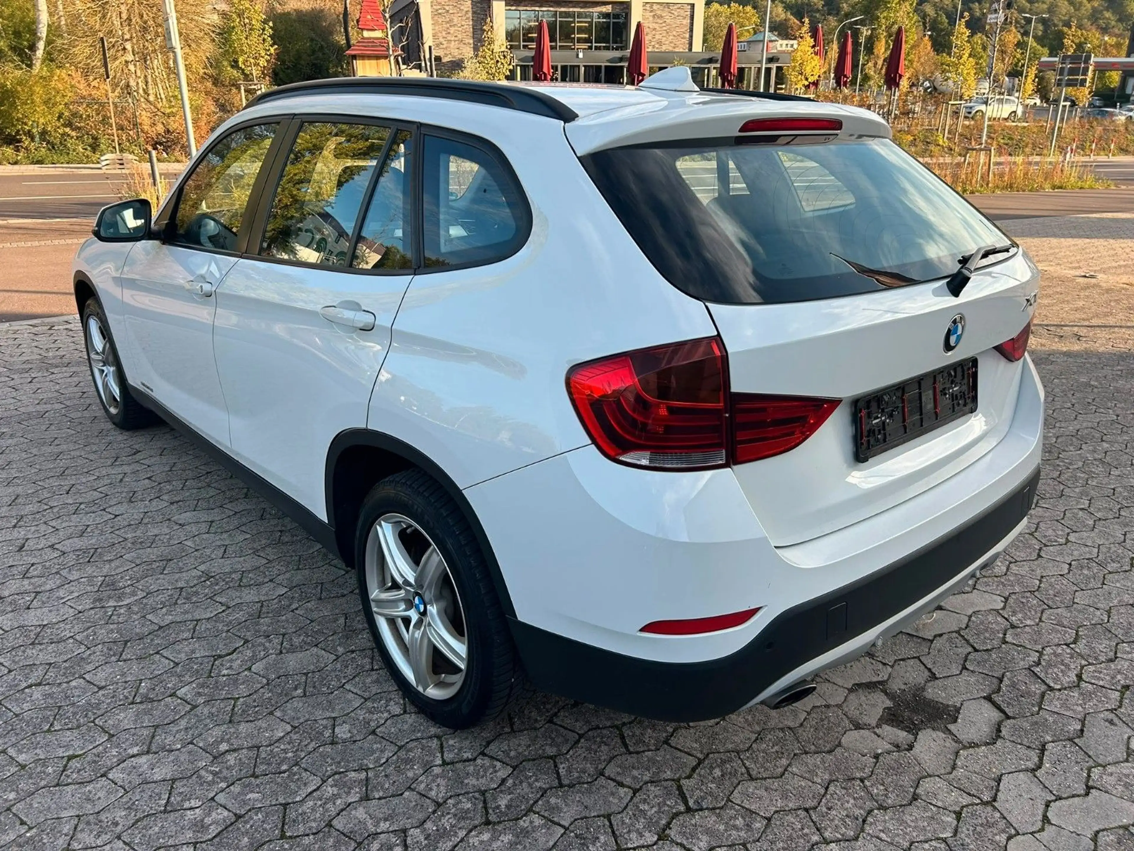 BMW X1 sDrive 18i PDC+SHZ+TEMP+8-fach — photo 7