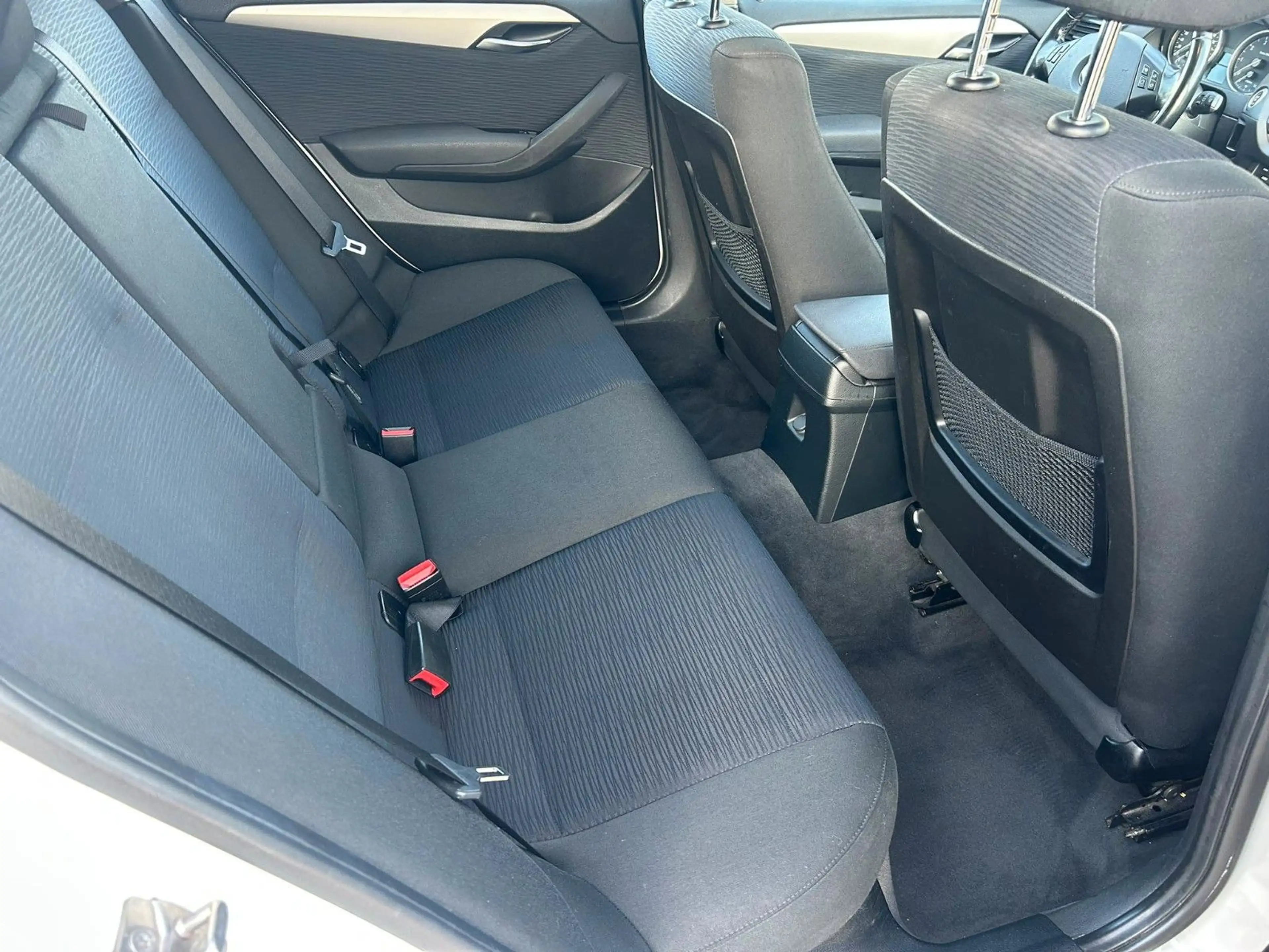 BMW X1 sDrive 18i PDC+SHZ+TEMP+8-fach — photo 11