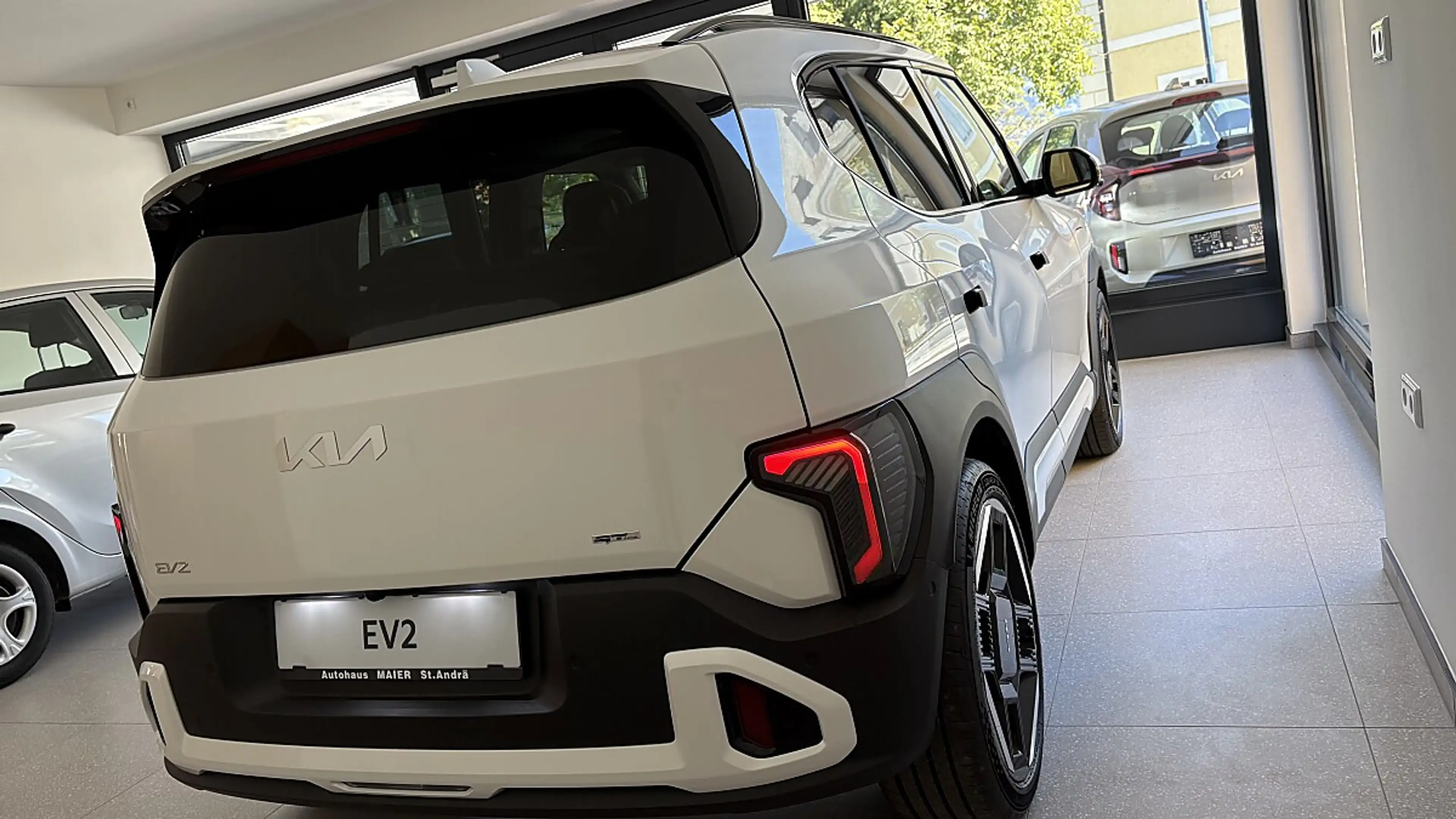 Kia EV2 4S FWD 61kWh GT-Line SD 22KW AC — photo 4