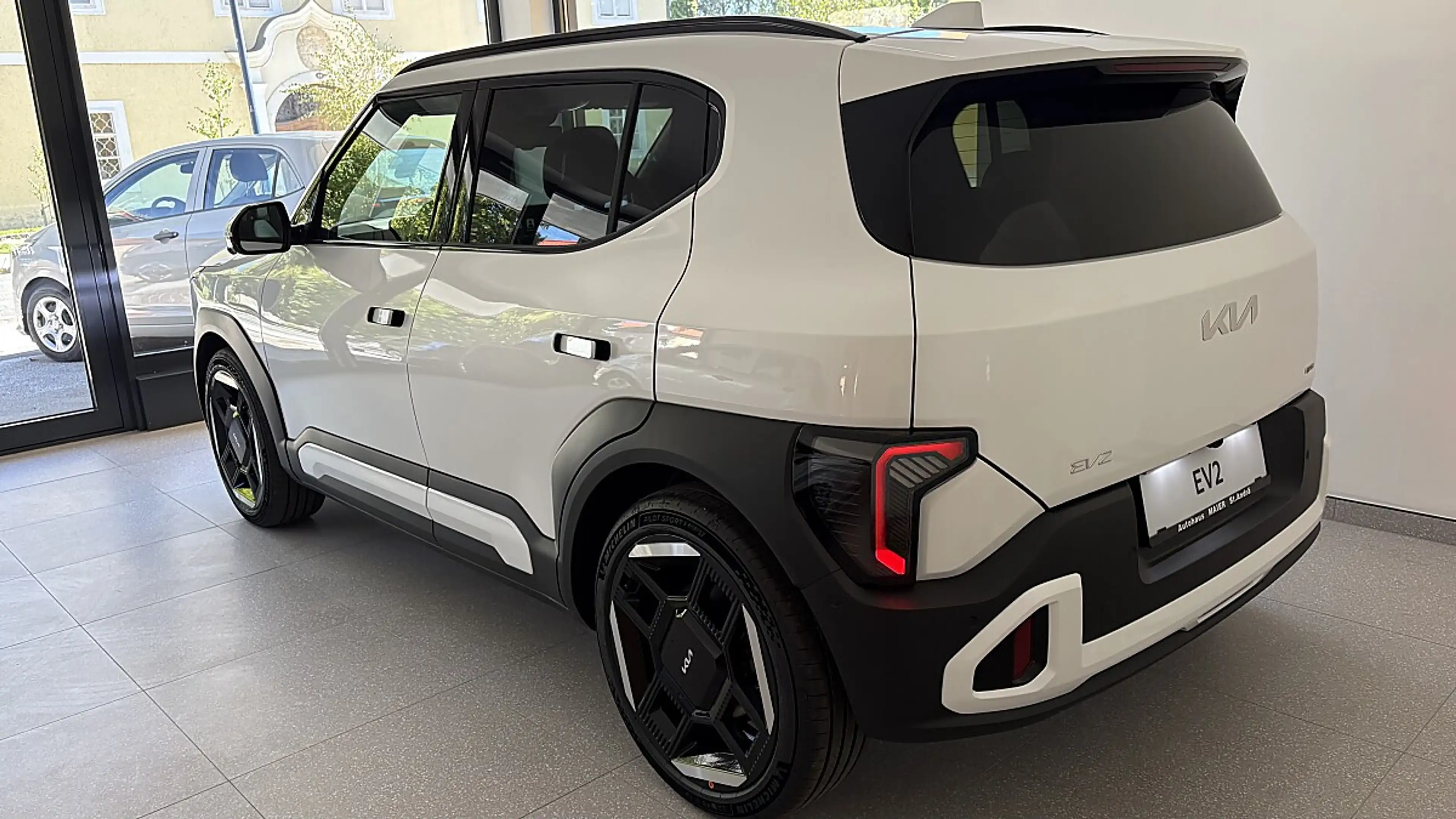 Kia EV2 4S FWD 61kWh GT-Line SD 22KW AC — photo 3
