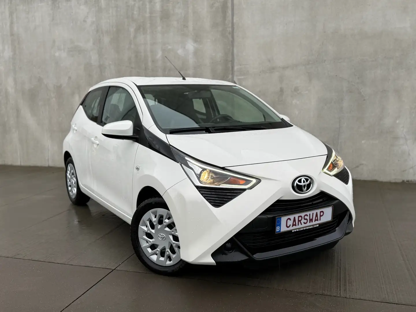 Toyota Aygo X-Play 1.0 VVTi / 12.000KM / CarPlay / A/C /Camera Blanc - 1