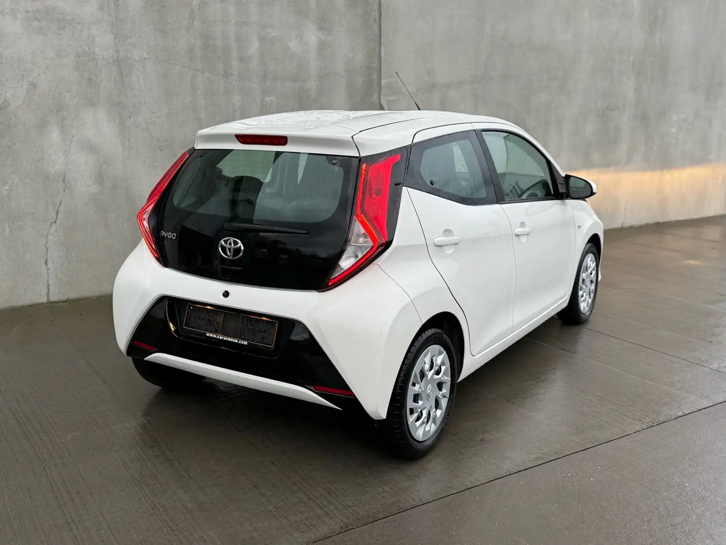 Toyota Aygo X-Play 1.0 VVTi / 12.000KM / CarPlay / A/C /Camera Blanc - 2