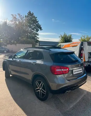 Mercedes-Benz GLA view 3