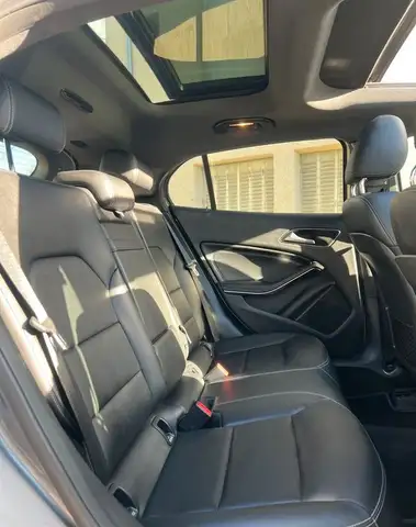 Mercedes-Benz GLA view 4