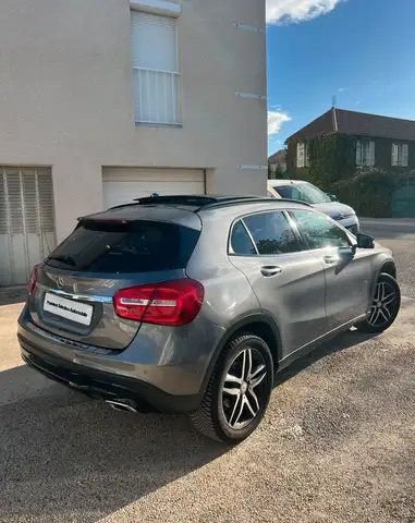 Mercedes-Benz GLA view 2